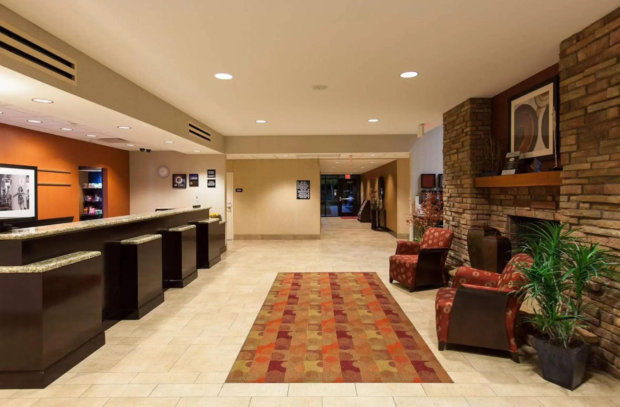 Bed, Lobby/Reception in Hampton Inn & Suites Phoenix Chandler Fashion Center