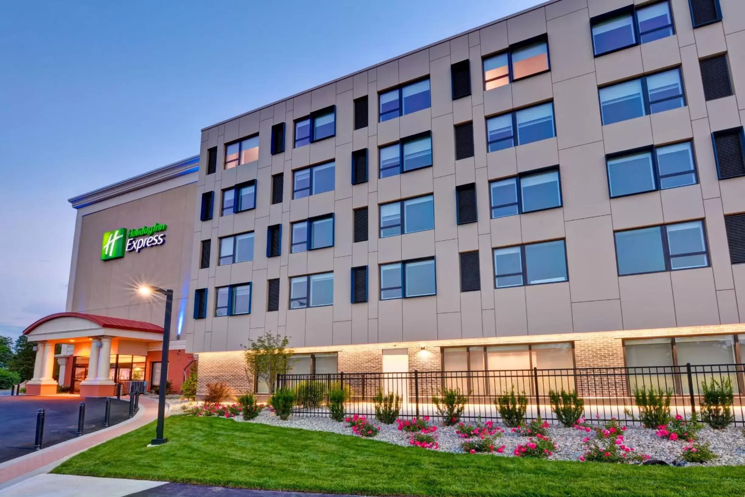 Property building in Holiday Inn Express Boston, an IHG Hotel