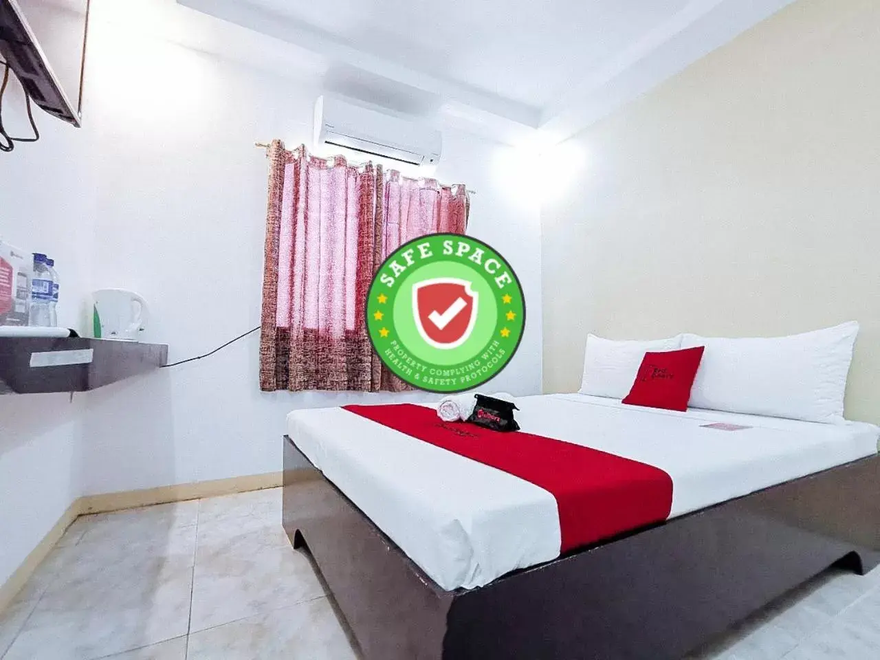 Bedroom, Bed in RedDoorz near Notre Dame of Dadiangas University - Vaccinated Staff