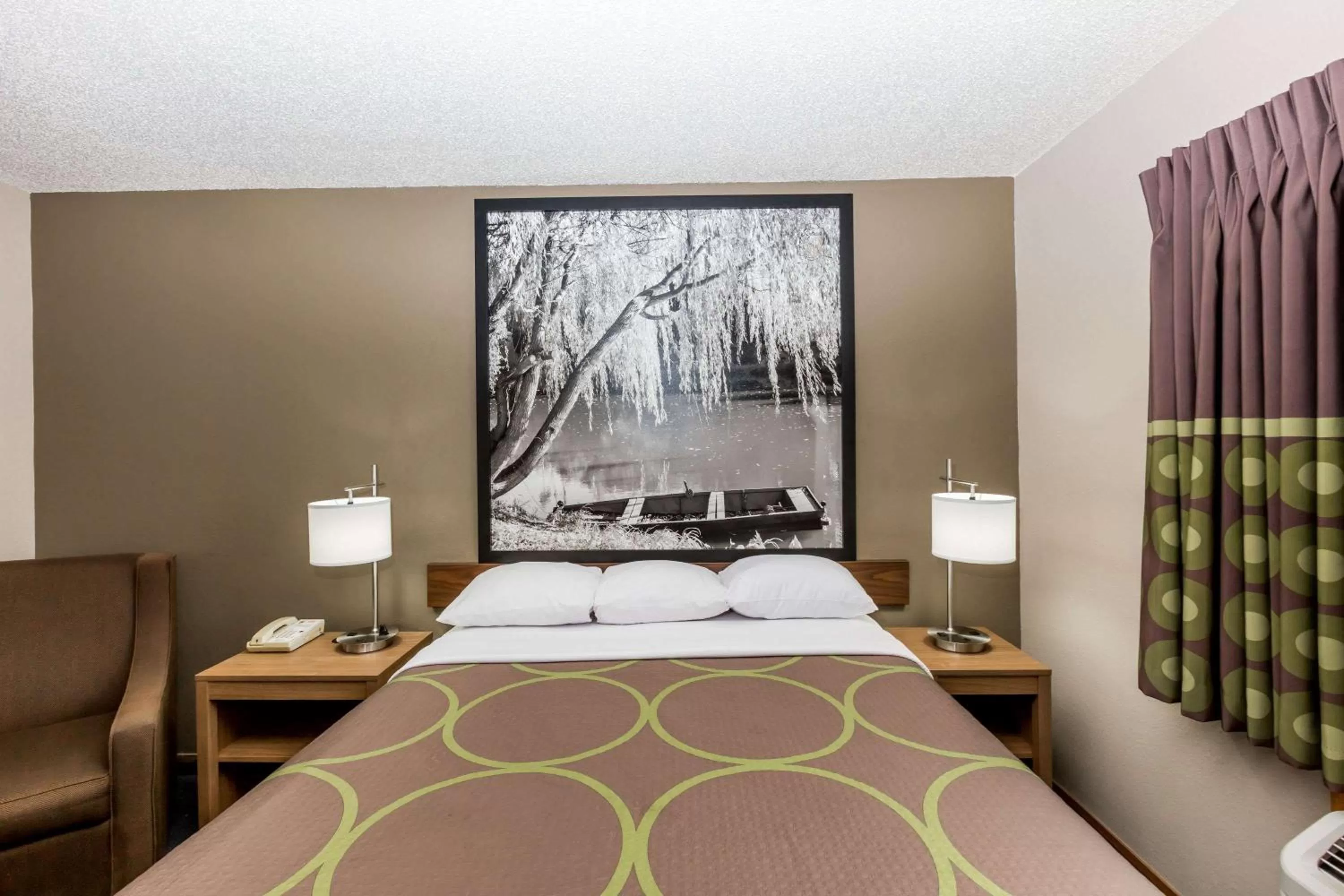 Photo of the whole room, Bed in Super 8 by Wyndham Hays KS