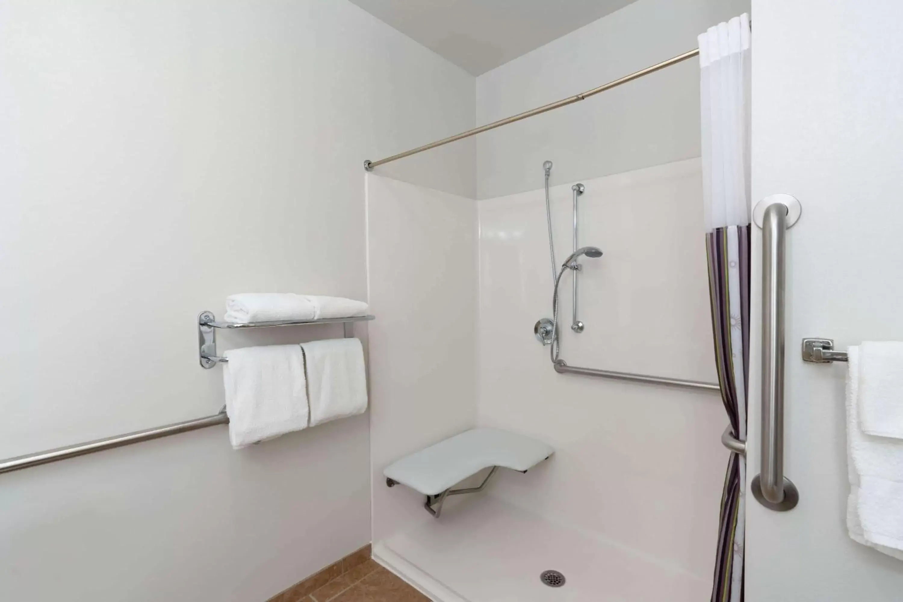 Shower, Bathroom in La Quinta by Wyndham Rifle