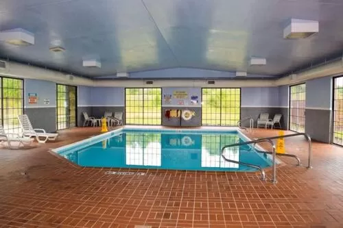 Swimming pool in Baymont by Wyndham Michigan City