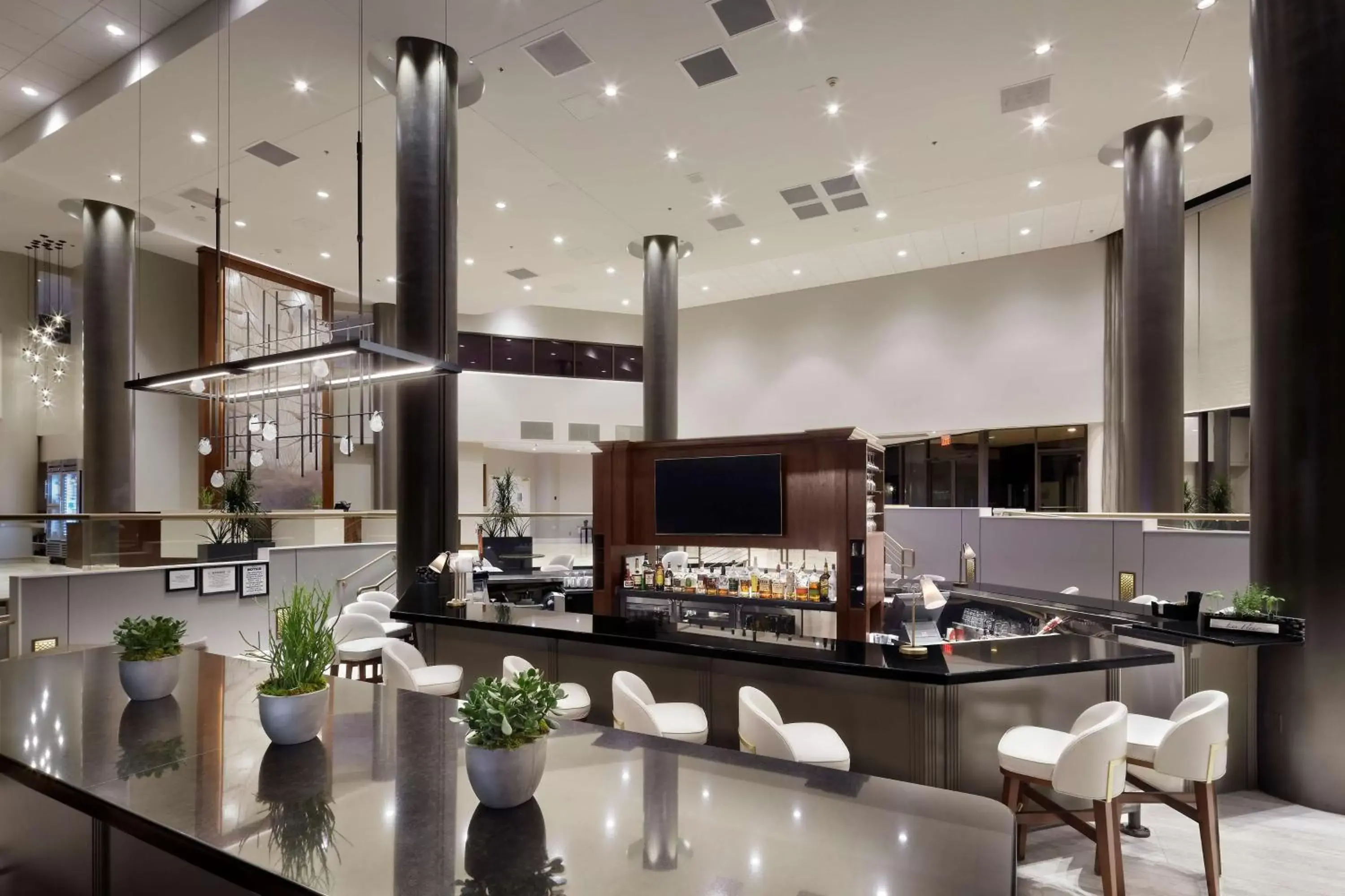 Lounge or bar in DoubleTree by Hilton Dallas Near the Galleria