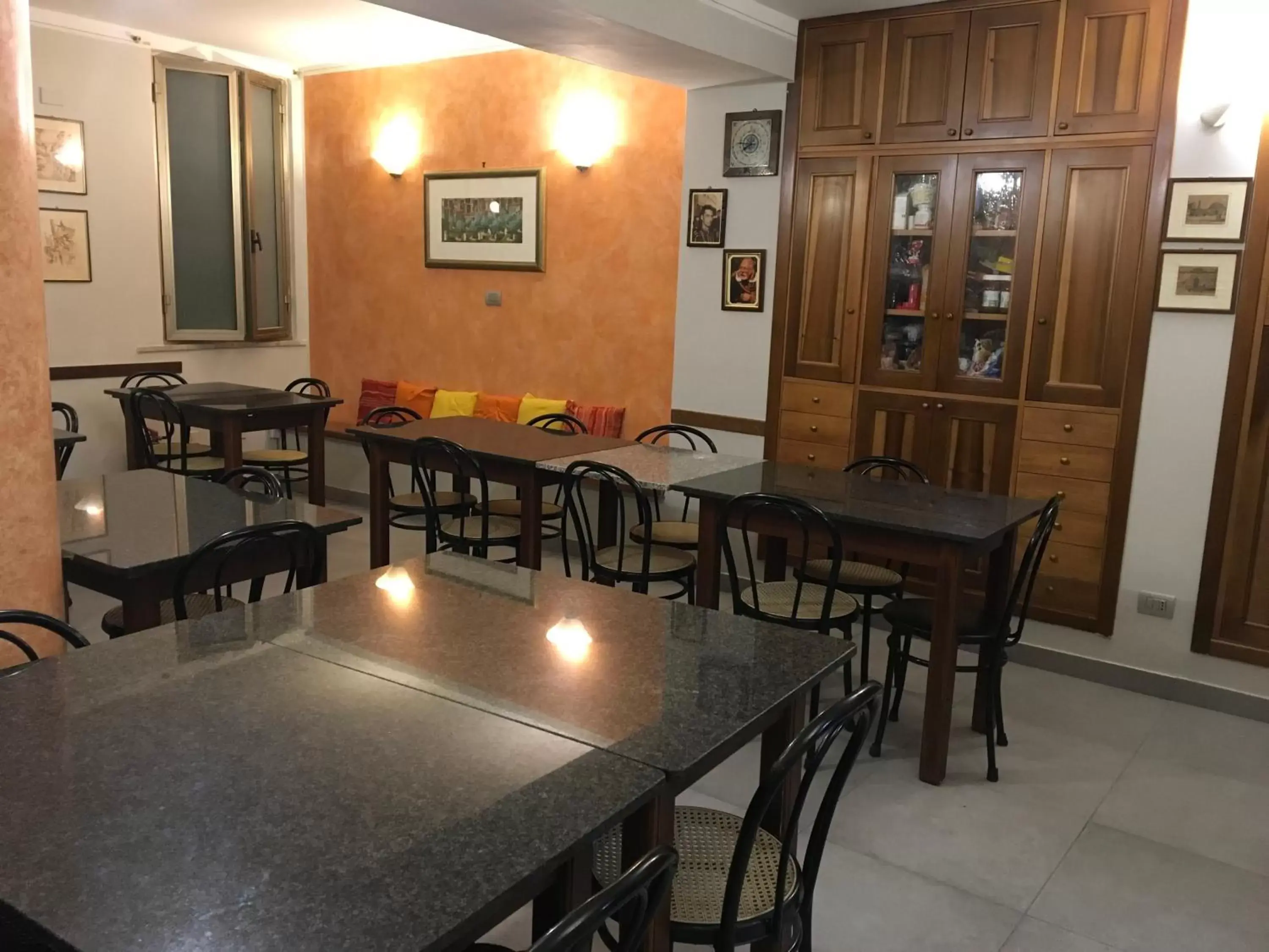 Restaurant/Places to Eat in Hotel Bolognese