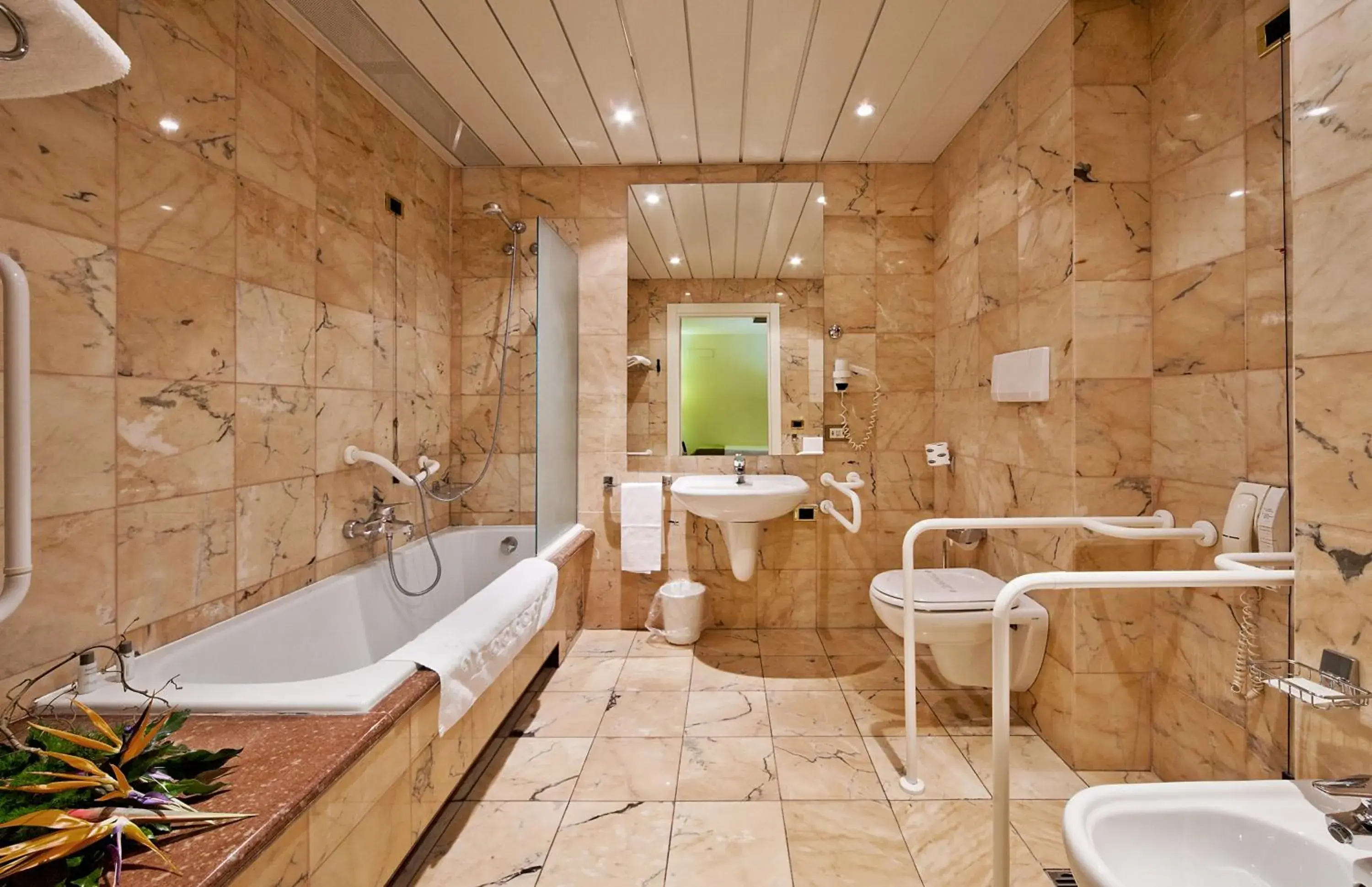 Bathroom in Mediterraneo Palace Hotel