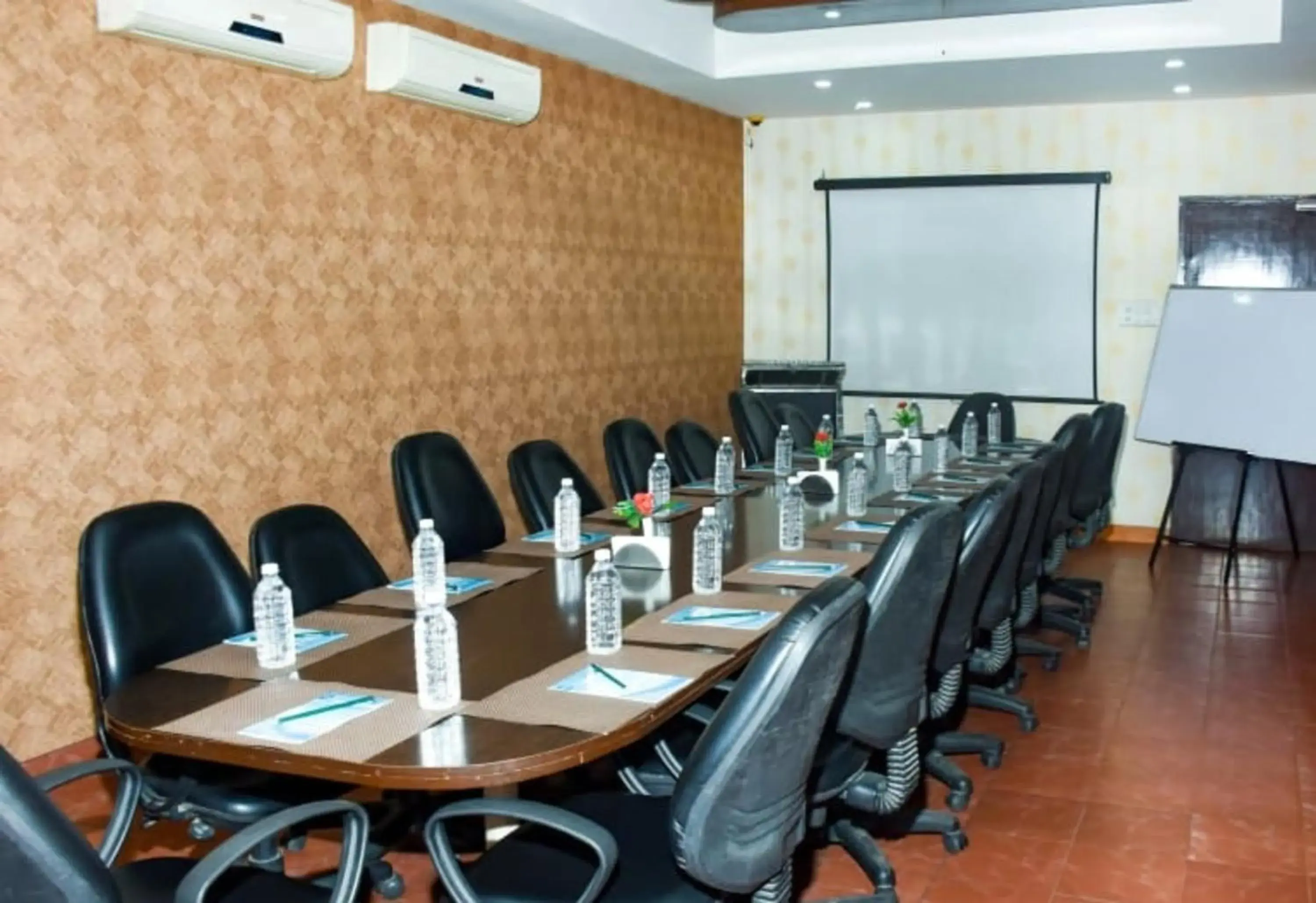 Meeting/conference room in Hotel Savi Regency