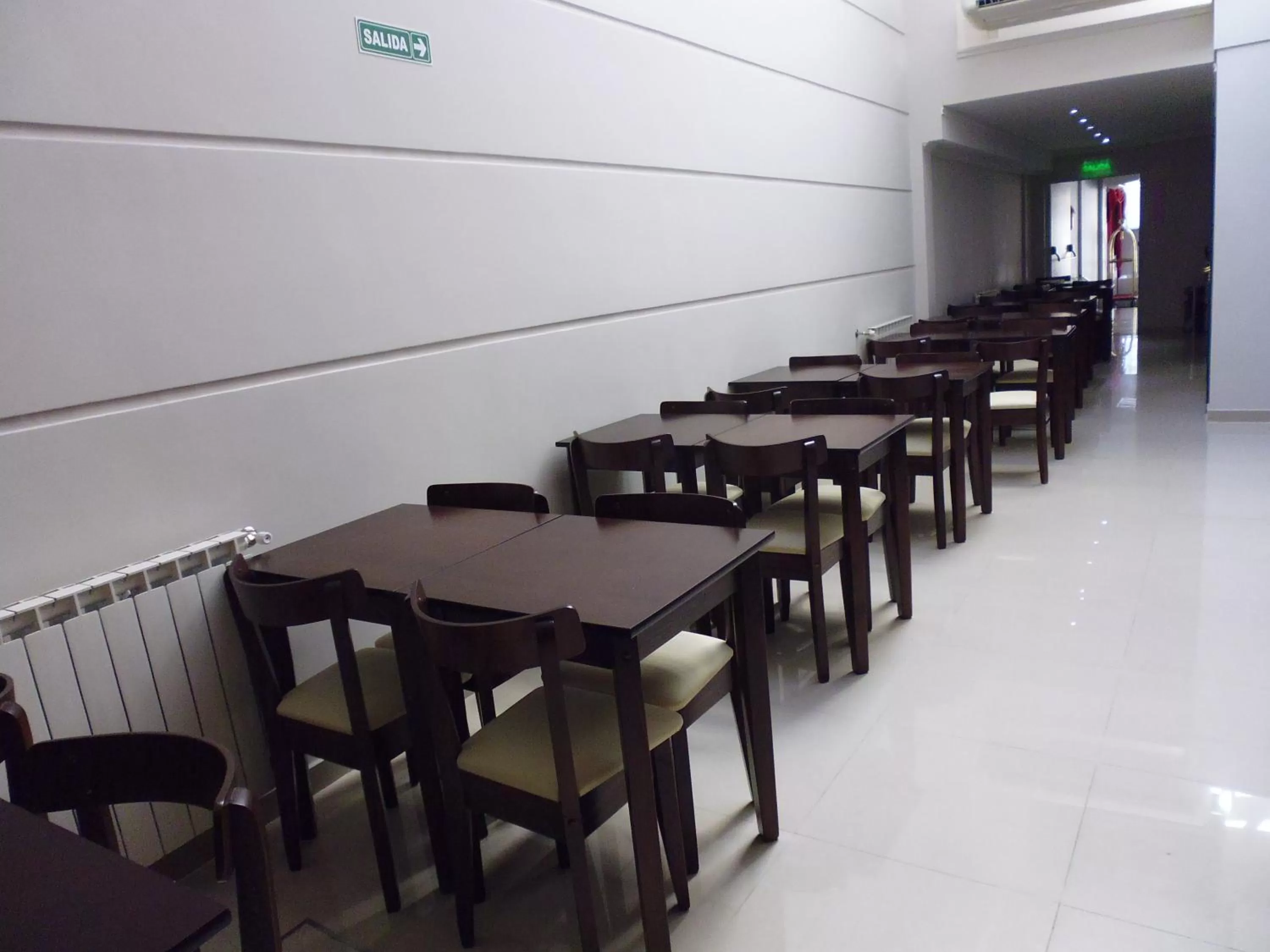 Restaurant/places to eat in Hotel Athos