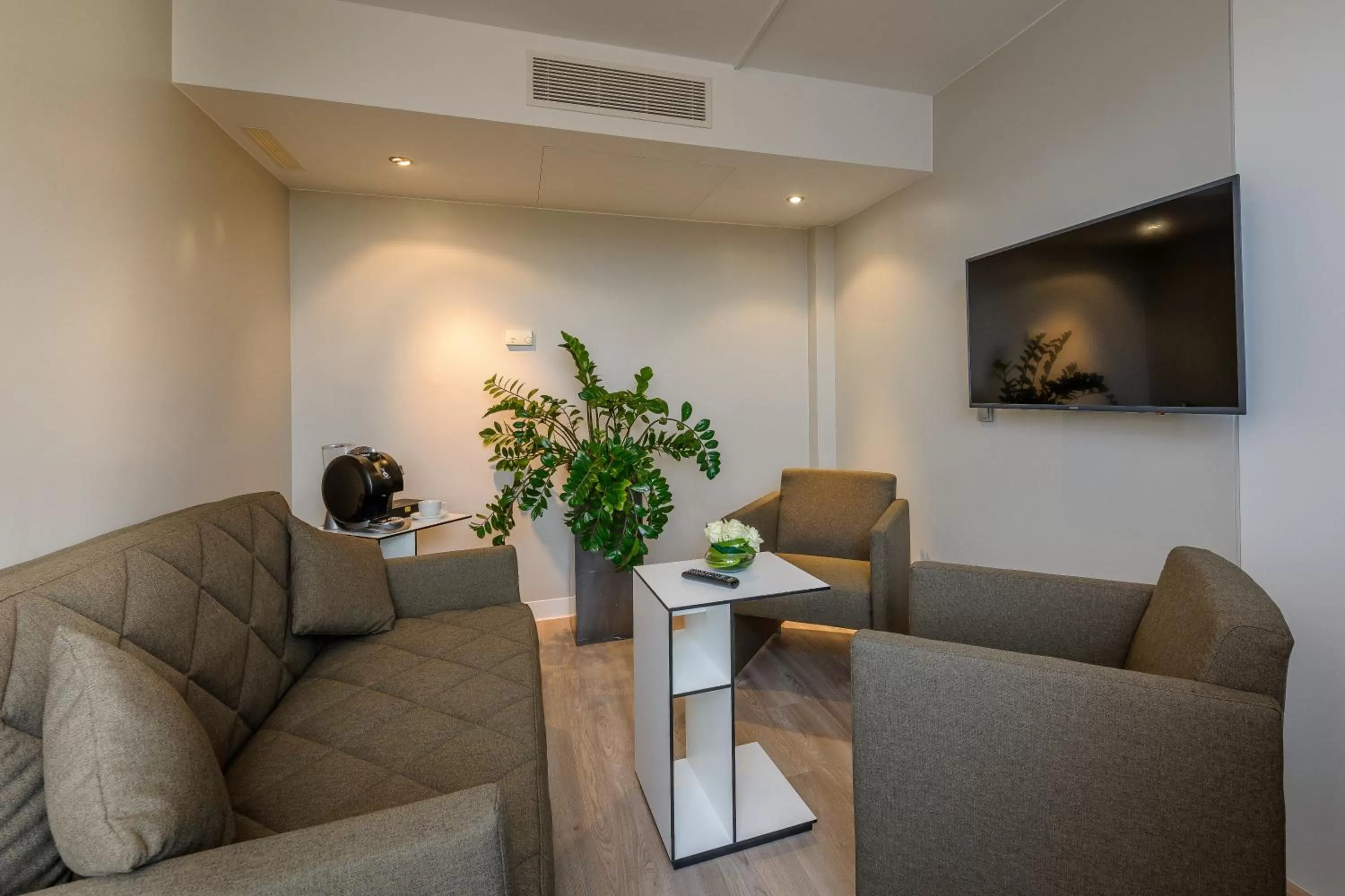 People in Congress Hotel Mercure Nürnberg an der Messe