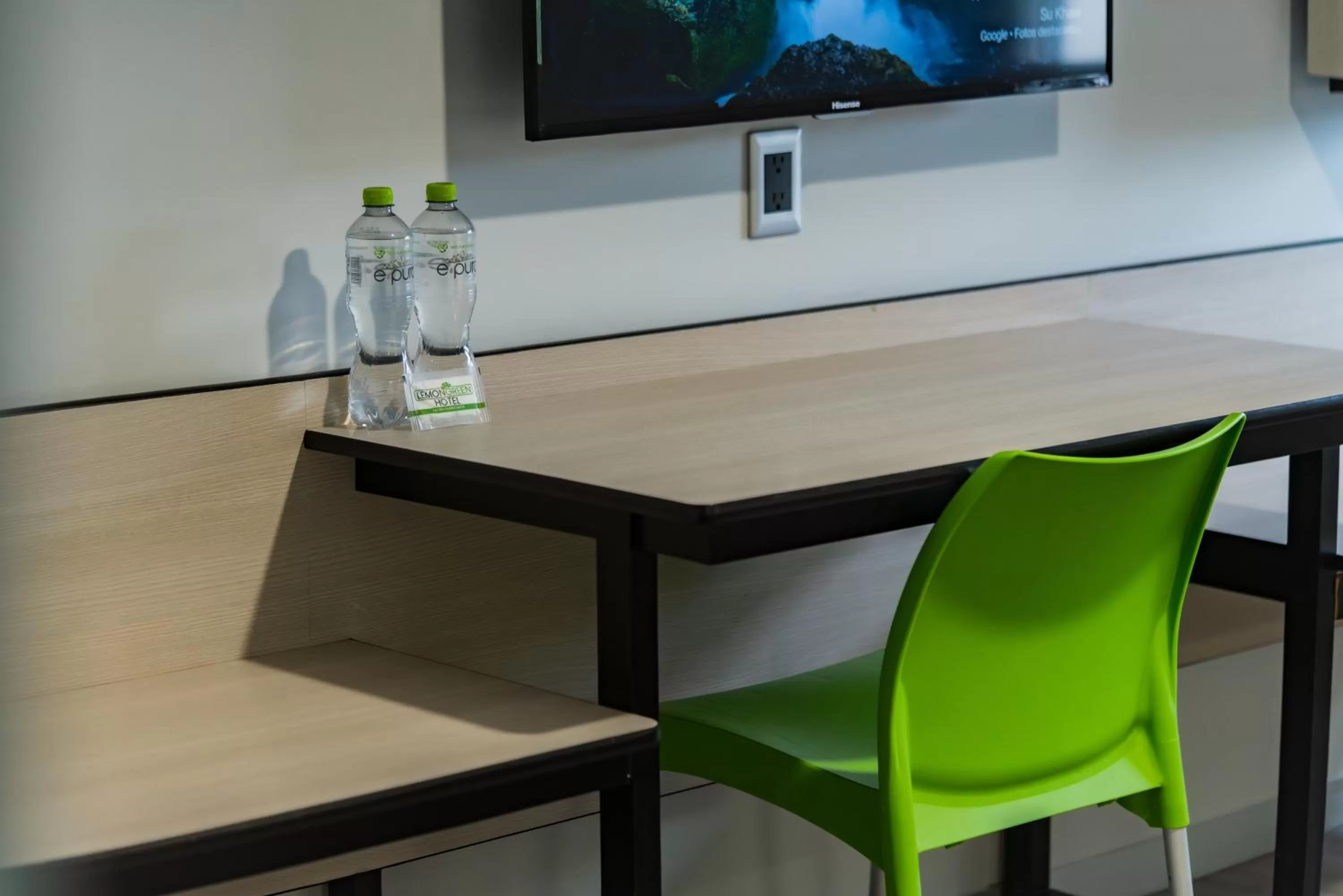 hair dresser in HOTEL LEMON GREEN -Zona Expo Frente al Centro de Convenciones