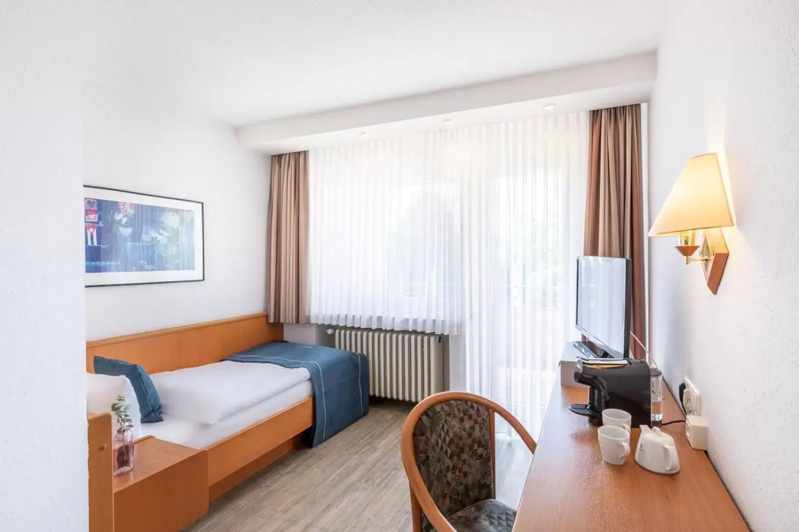 Photo of the whole room, Bed in Select Hotel Elisenhof Mönchengladbach