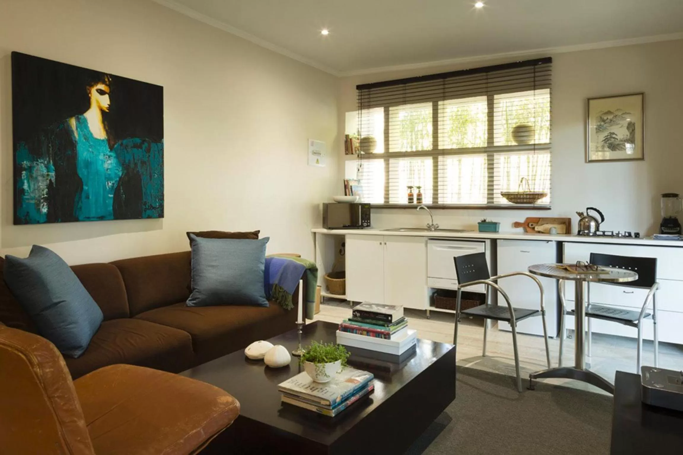 Kitchen or kitchenette, Seating Area in Craighall Garden Guest House
