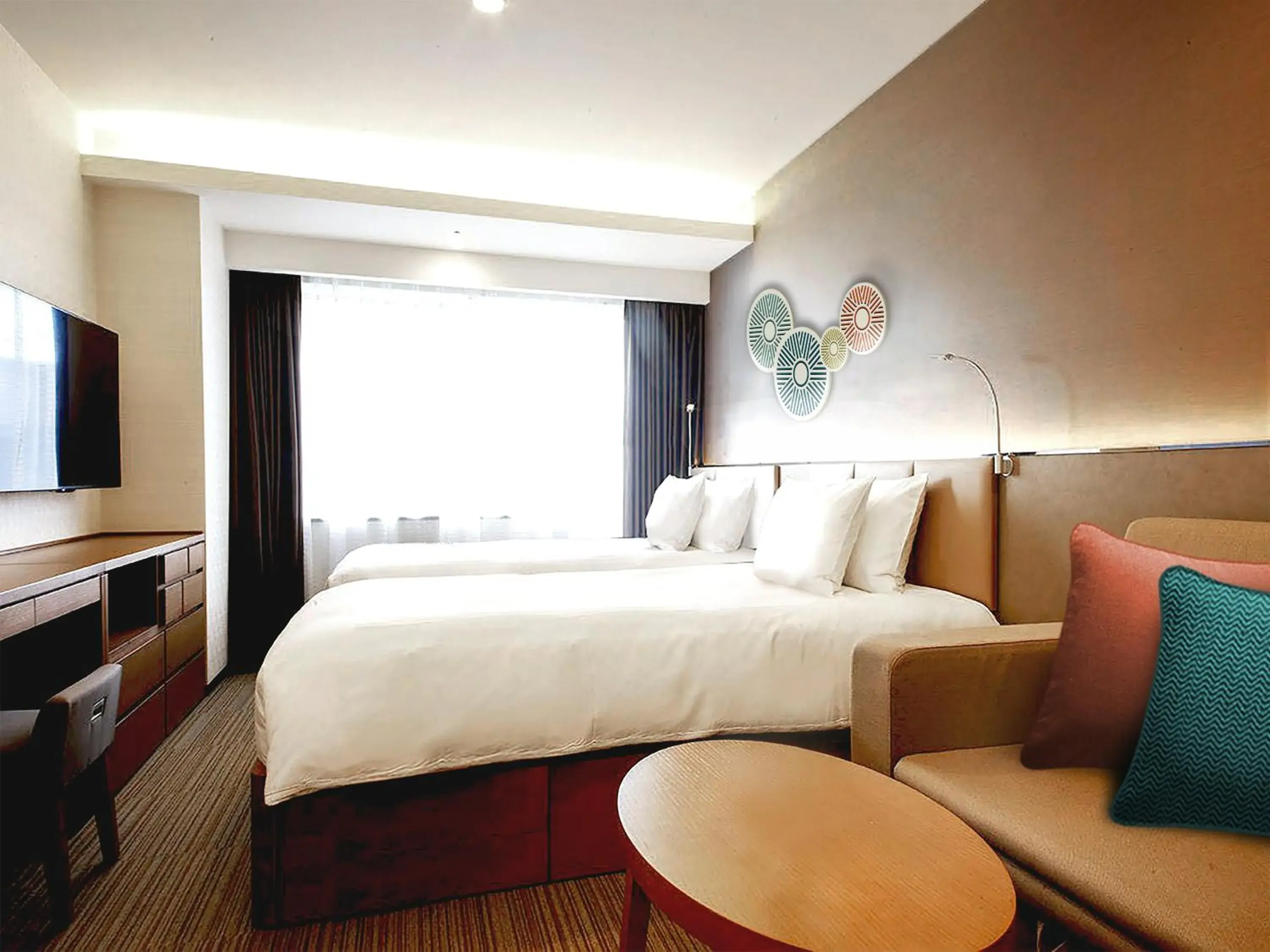 Photo of the whole room, Bed in Holiday Inn & Suites Shin Osaka, an IHG Hotel