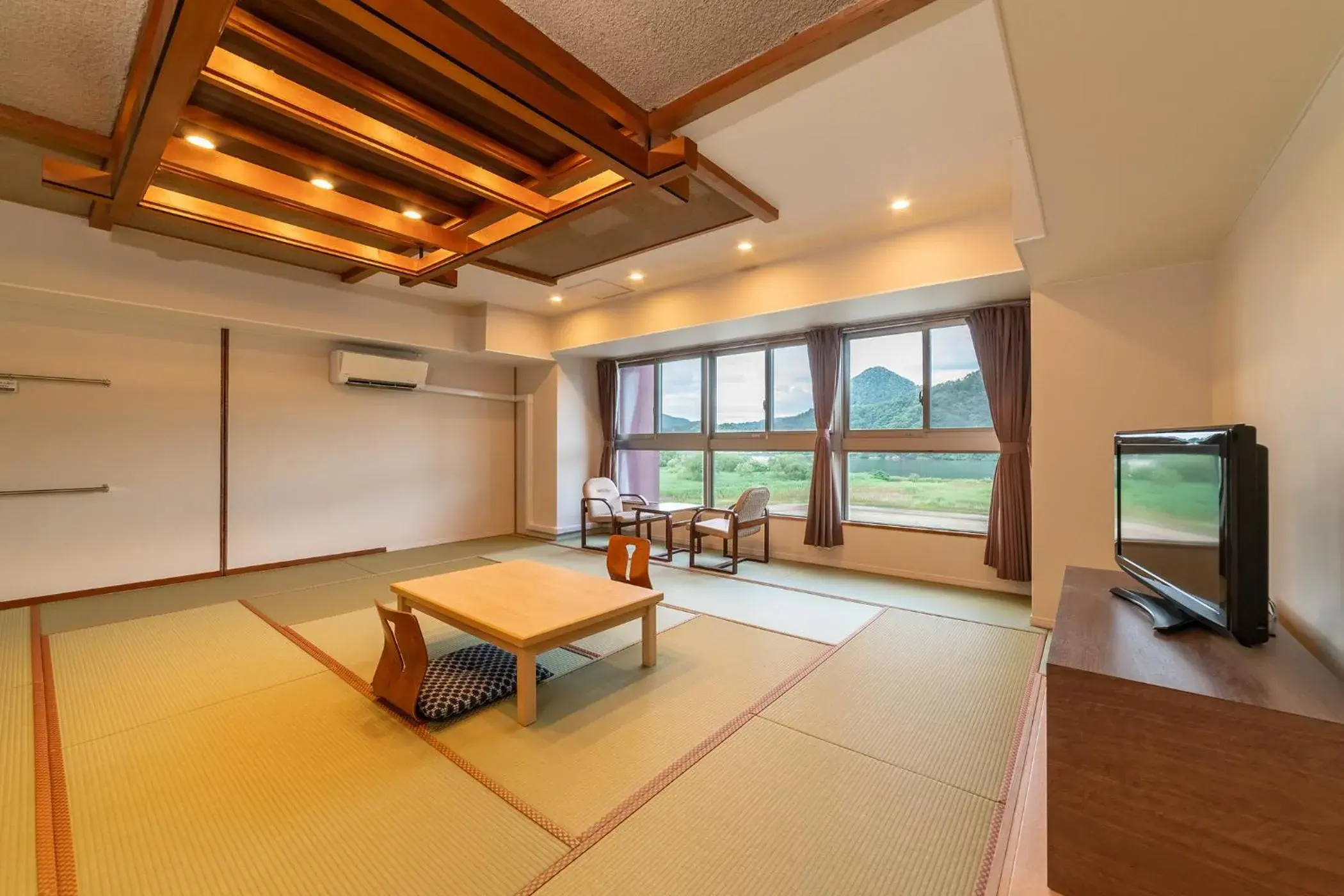 Photo of the whole room, Seating Area in Ooedo Onsen Monogatari Kinosaki