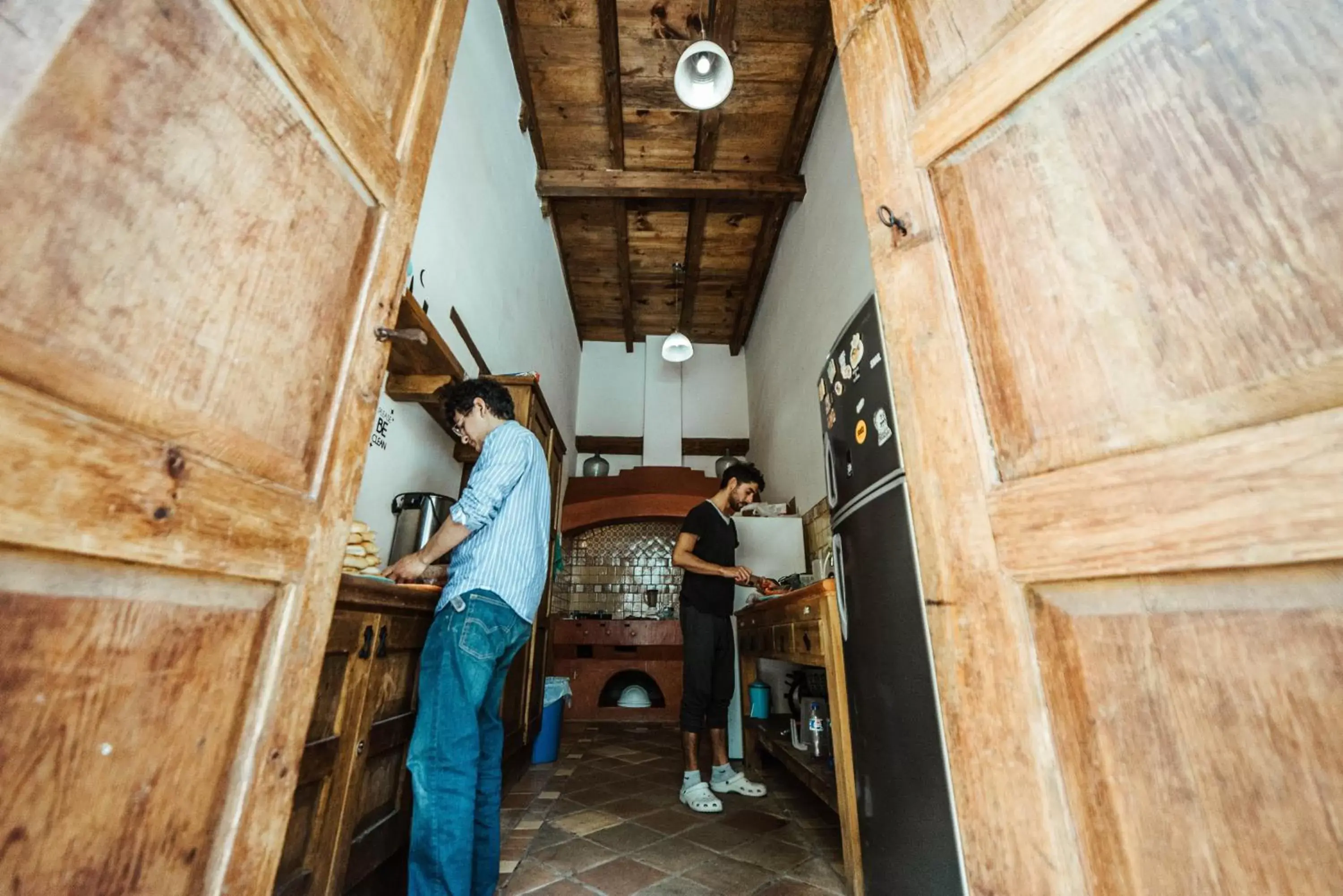 Communal kitchen in Snail Bed & Breakfast