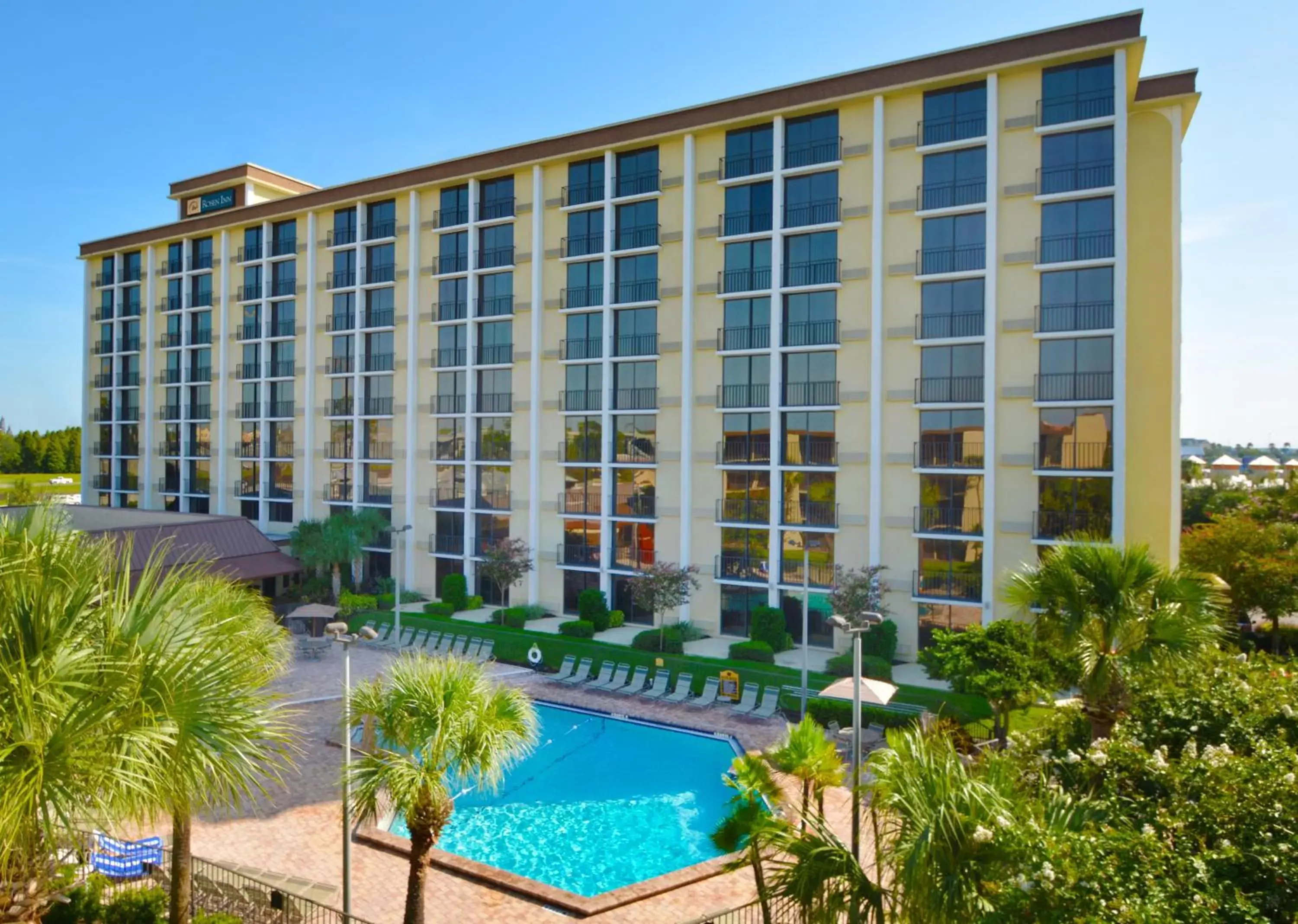 Property building, Pool View in Rosen Inn Closest to Universal