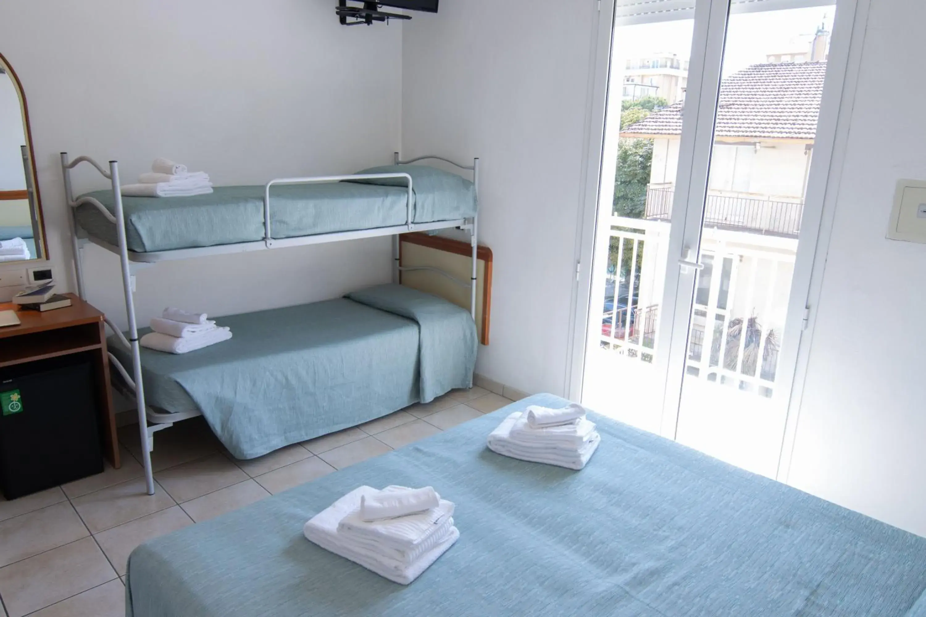 Bunk Bed in HOTEL ADRIA BEACH