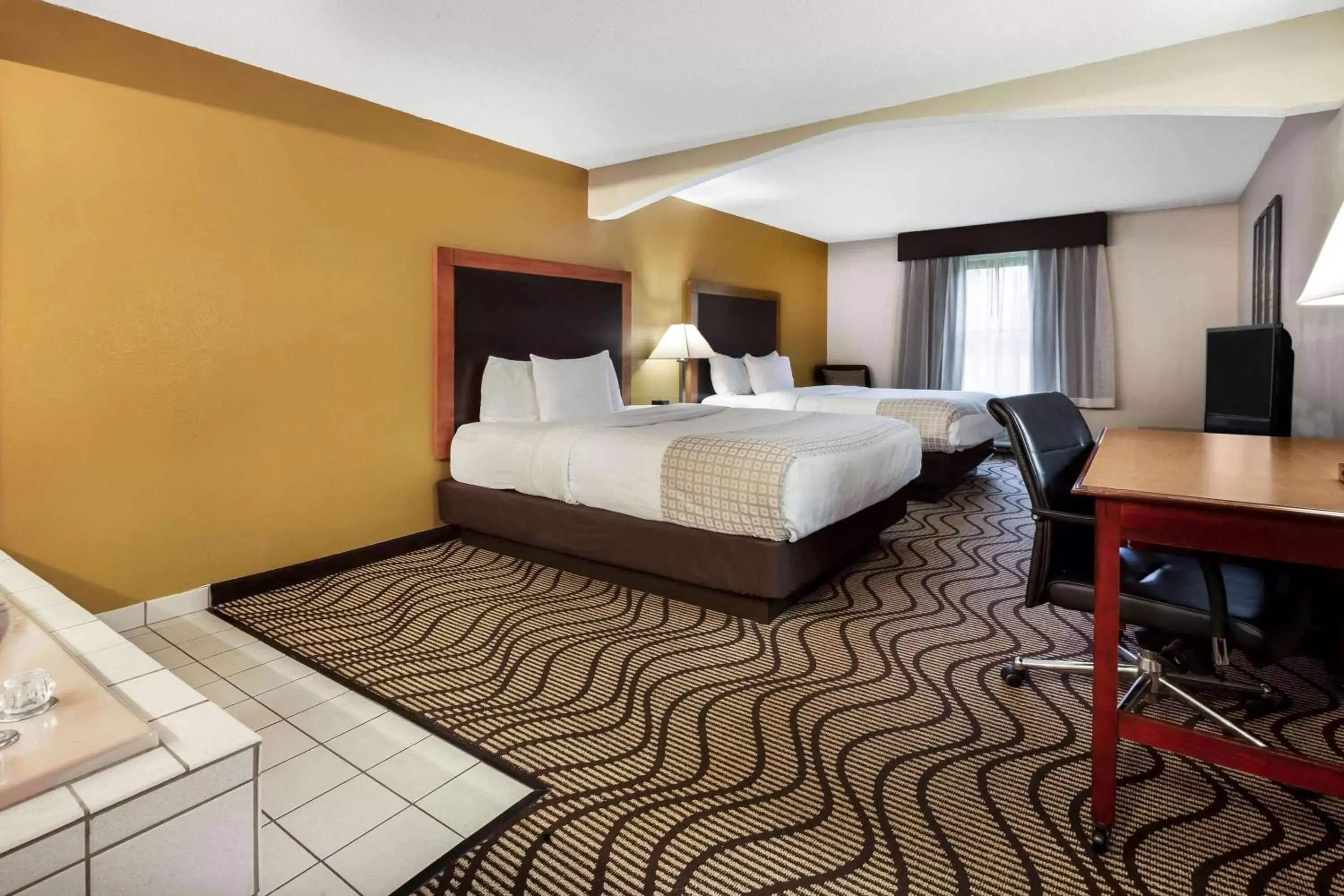 Photo of the whole room, Bed in La Quinta Inn by Wyndham Sandusky near Cedar Point