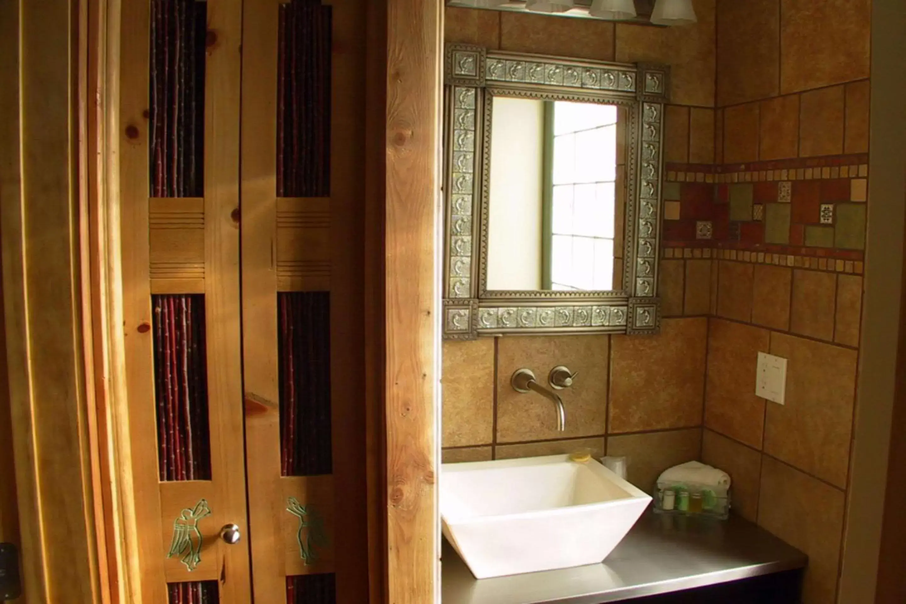 Bedroom, Bathroom in Casas de Suenos Old Town Historic Inn, Ascend Hotel Collection