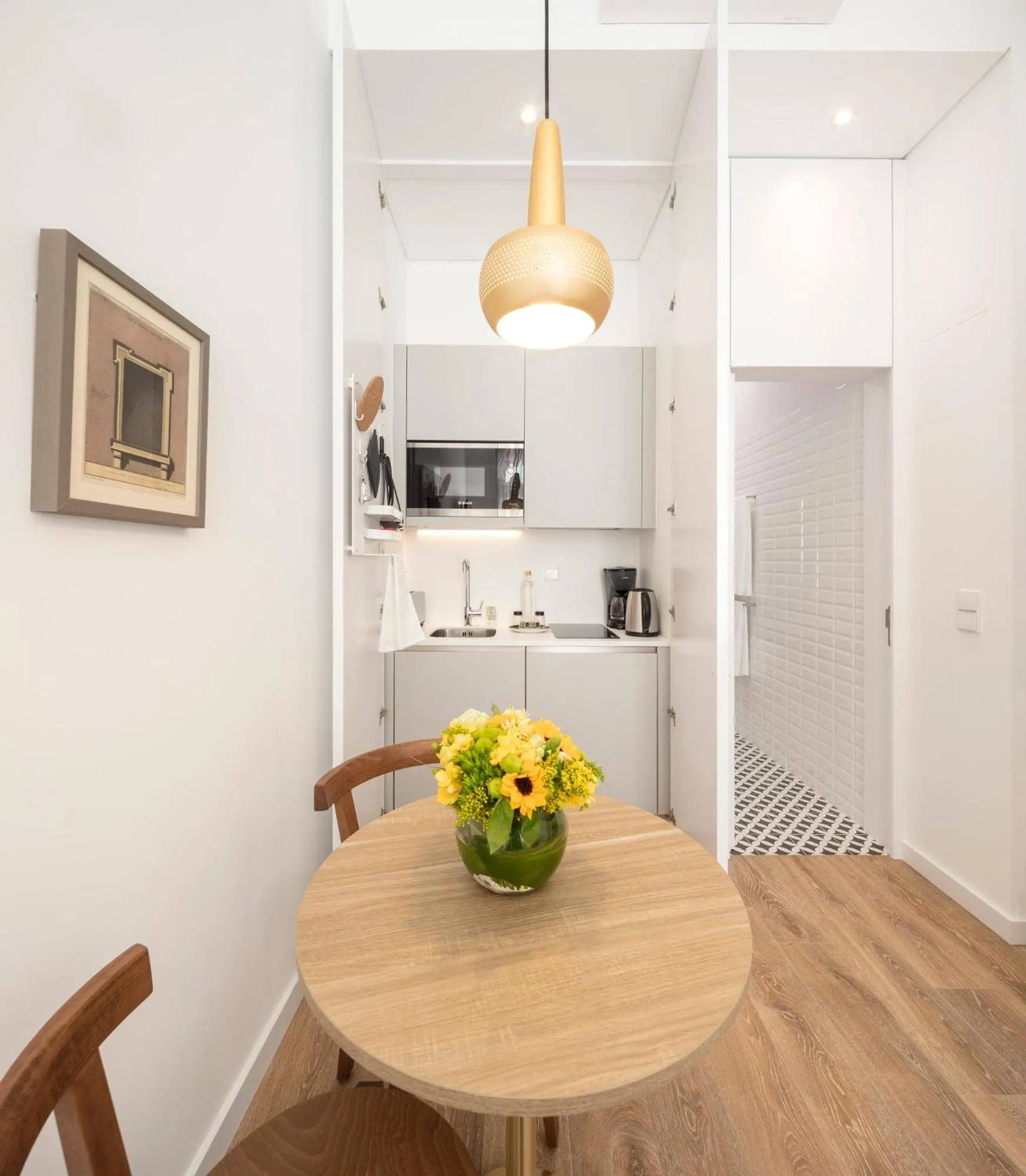 Dining area in Lisbon Serviced Apartments - Chiado Emenda