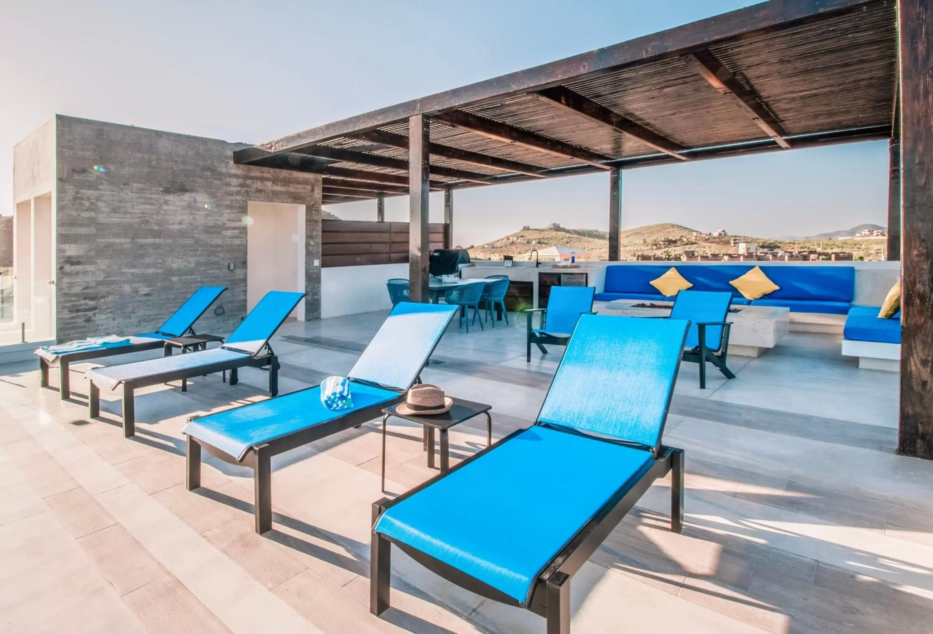 BBQ facilities, Swimming Pool in Cerritos Surf Residences
