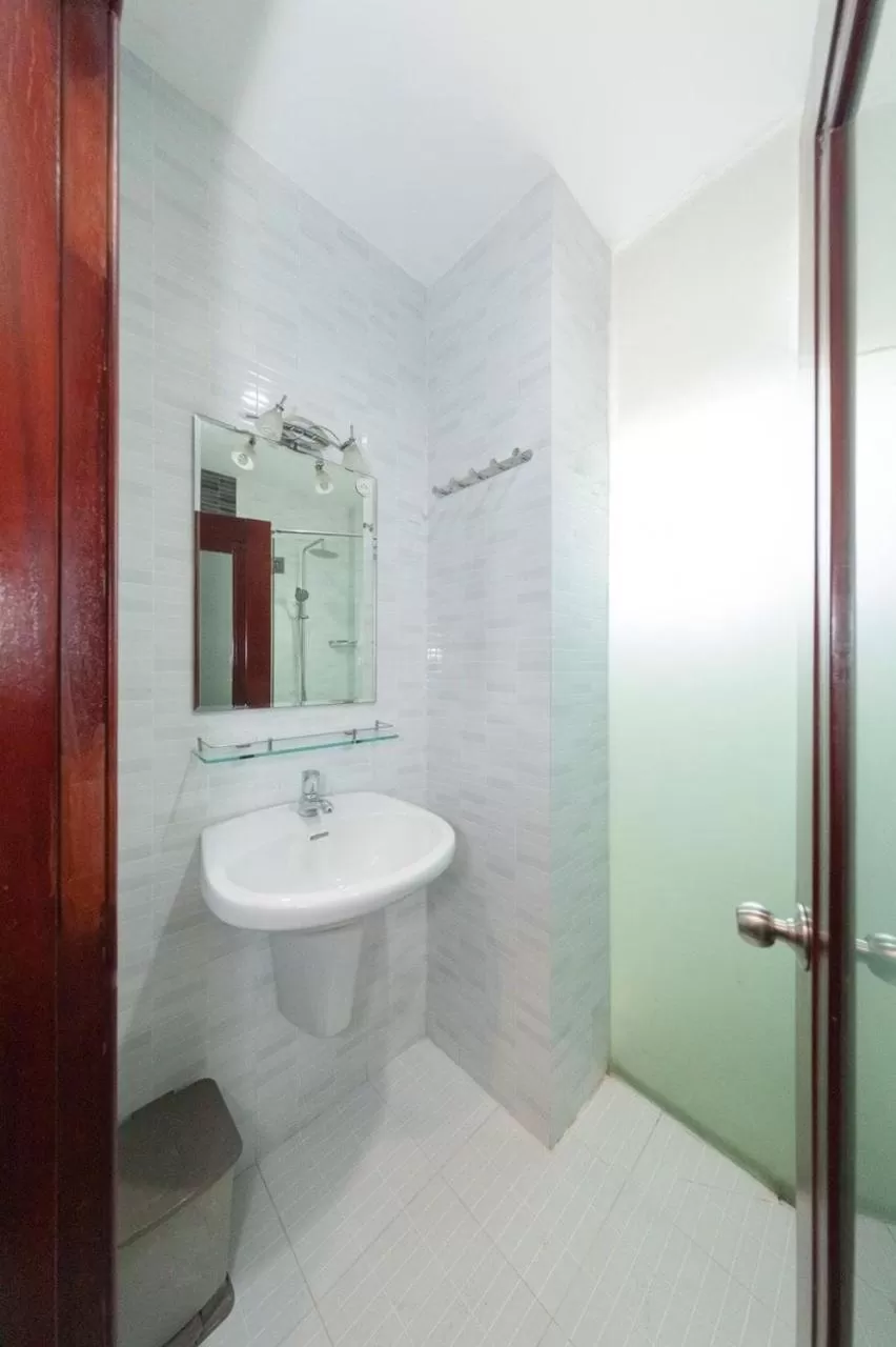 SaiGon CoZy Hotel "241 Pham Ngu Lao Street''