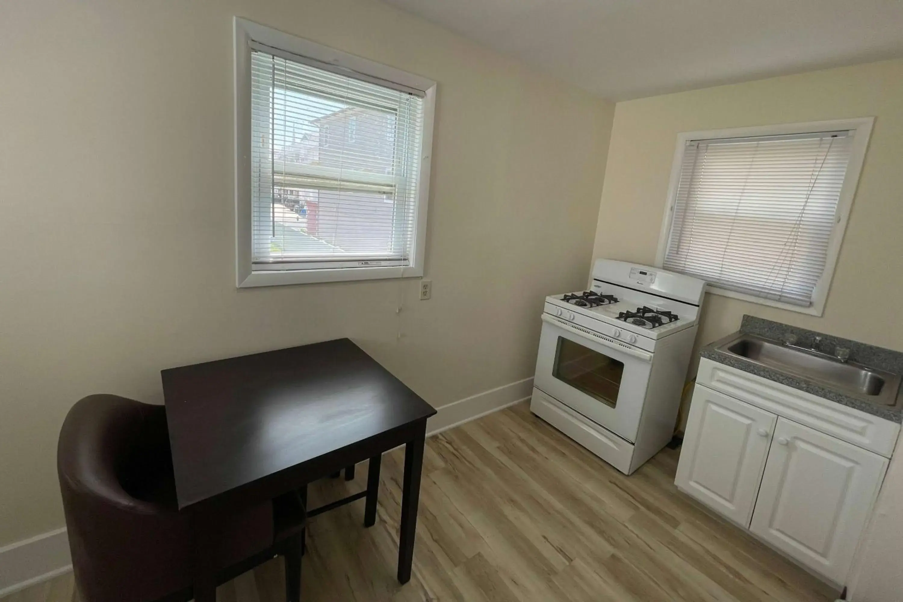 Photo of the whole room, Kitchen/Kitchenette in Wildwood Inn, a Travelodge by Wyndham