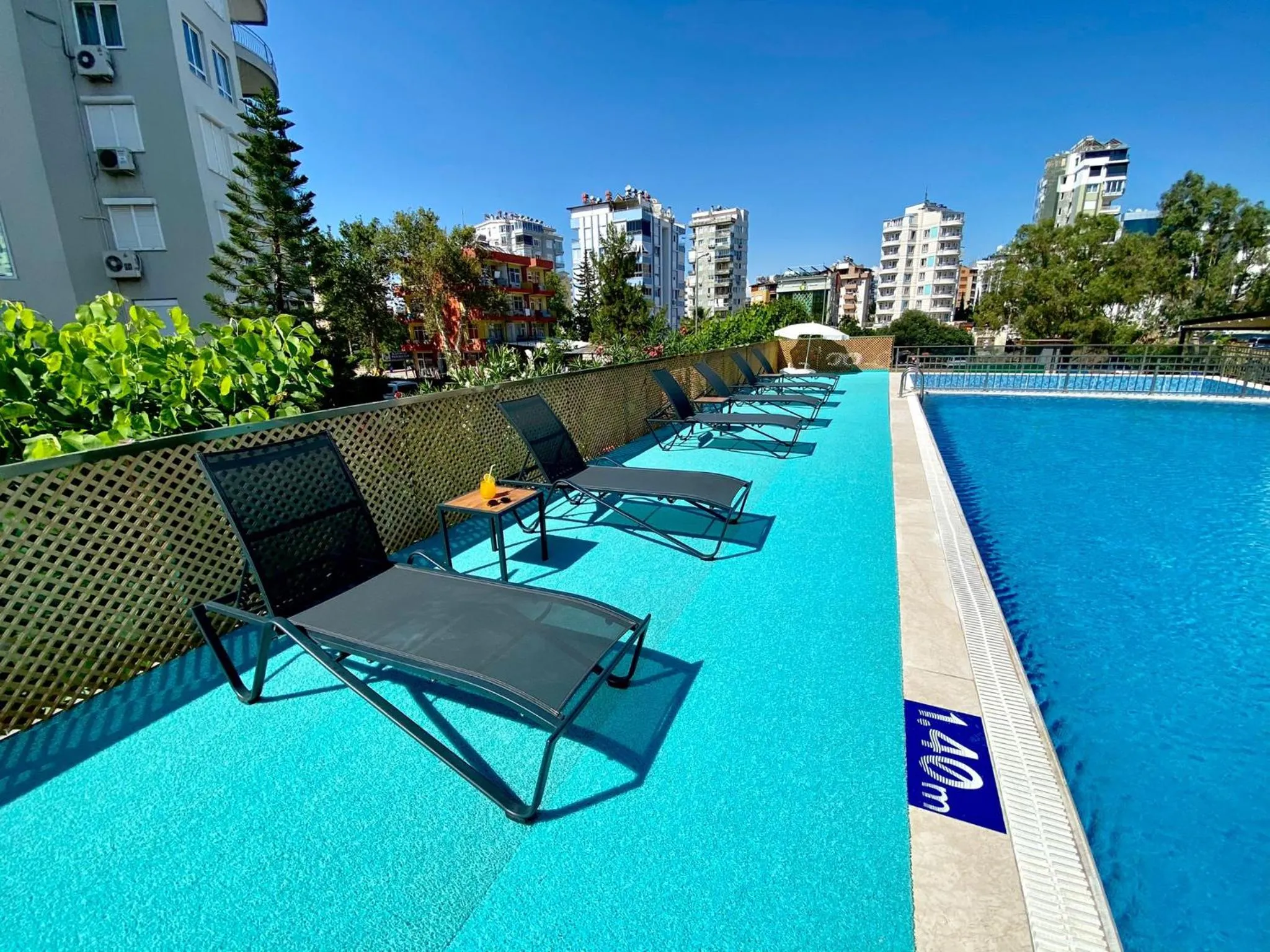 Swimming pool in Zeynel Hotel