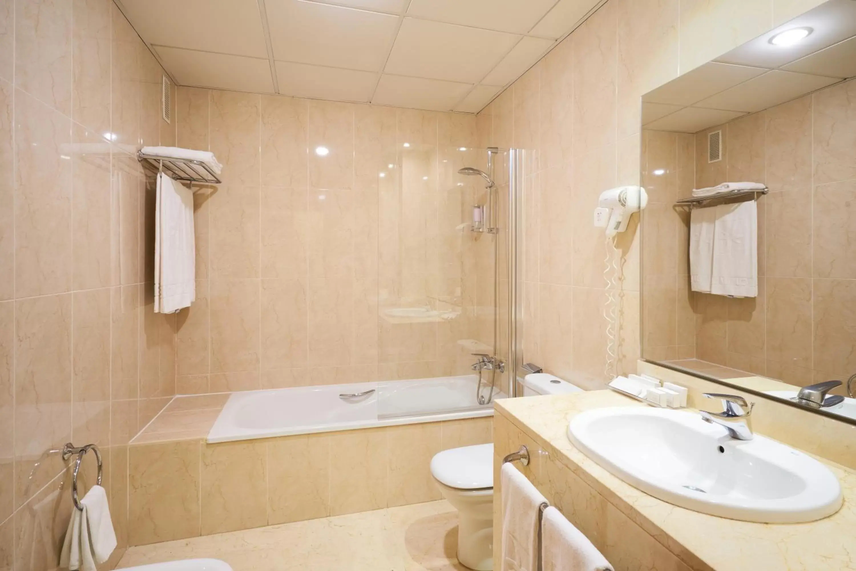 Bed, Bathroom in Hotel Guadalmedina