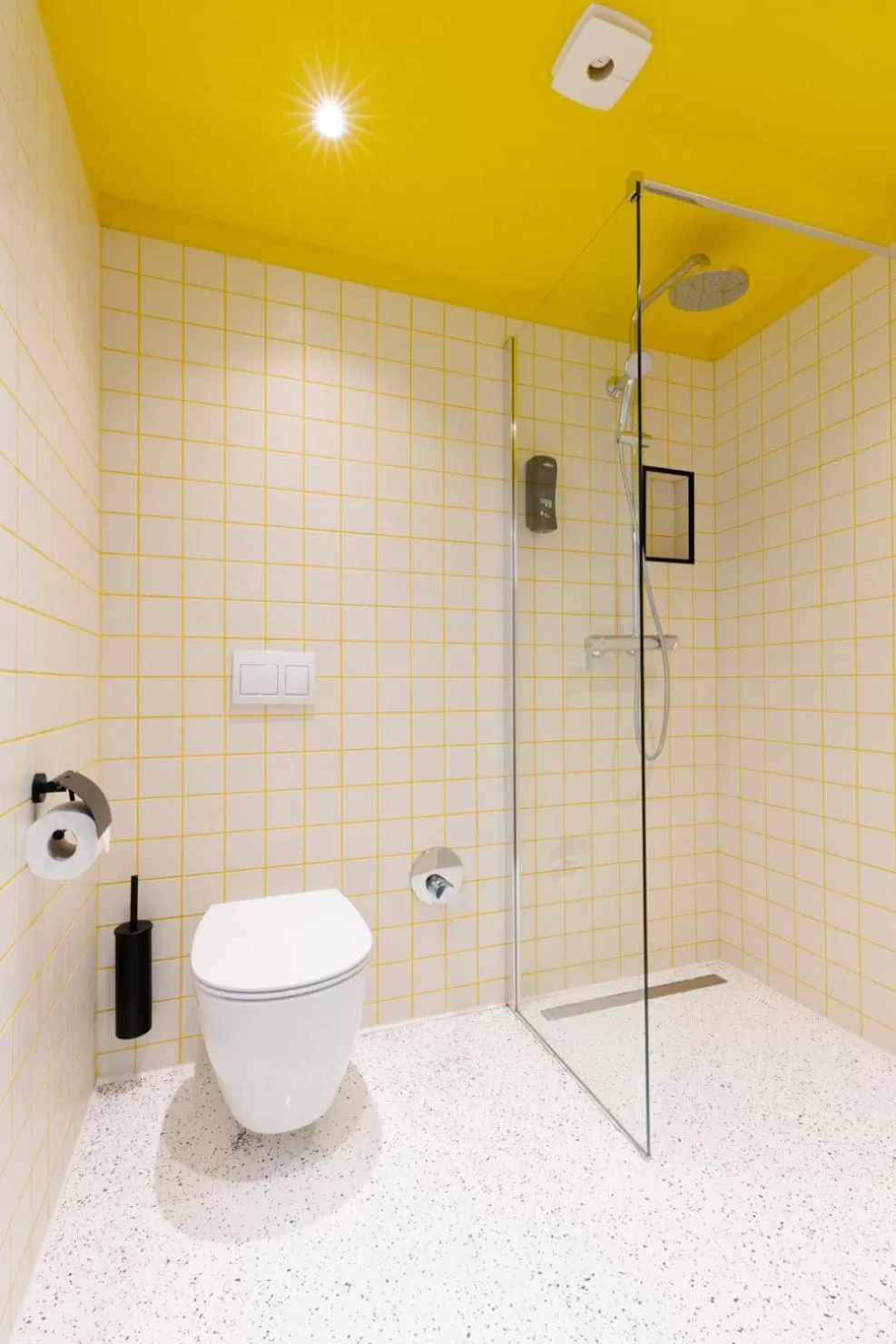 Bathroom in Kartuli Hotel