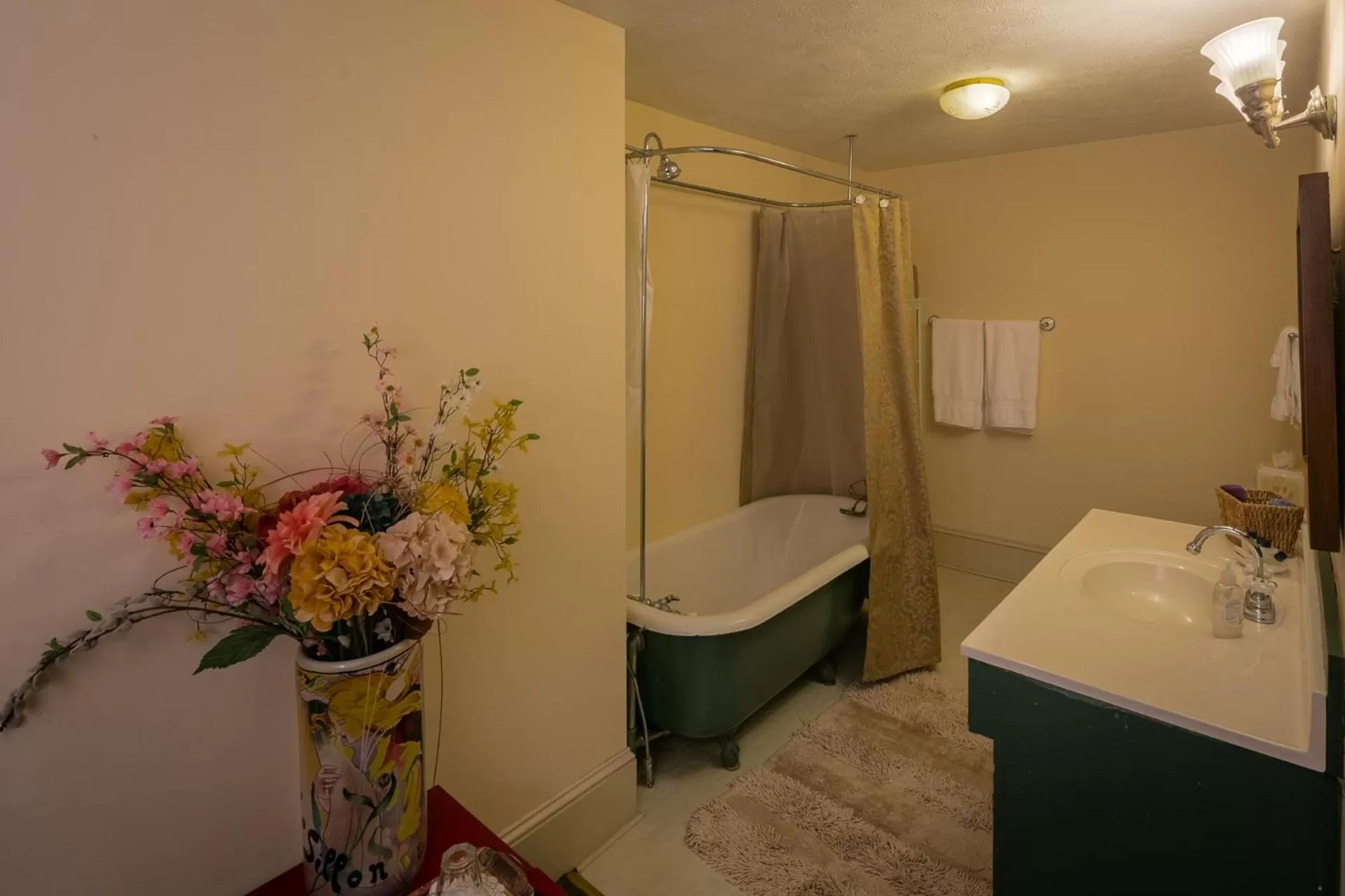 Bathroom in Taylor House Inn