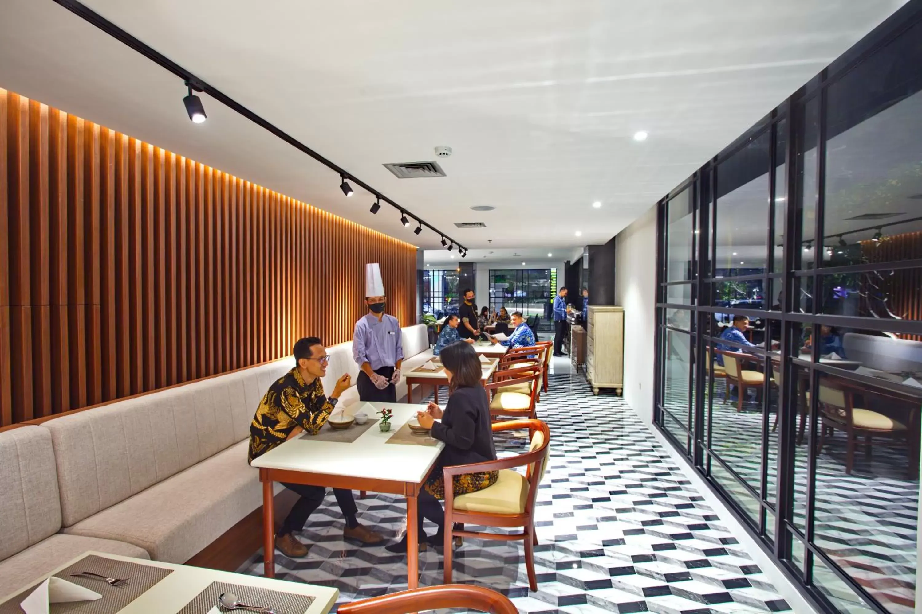 Restaurant/places to eat in Metro Park View Hotel Kota Lama Semarang