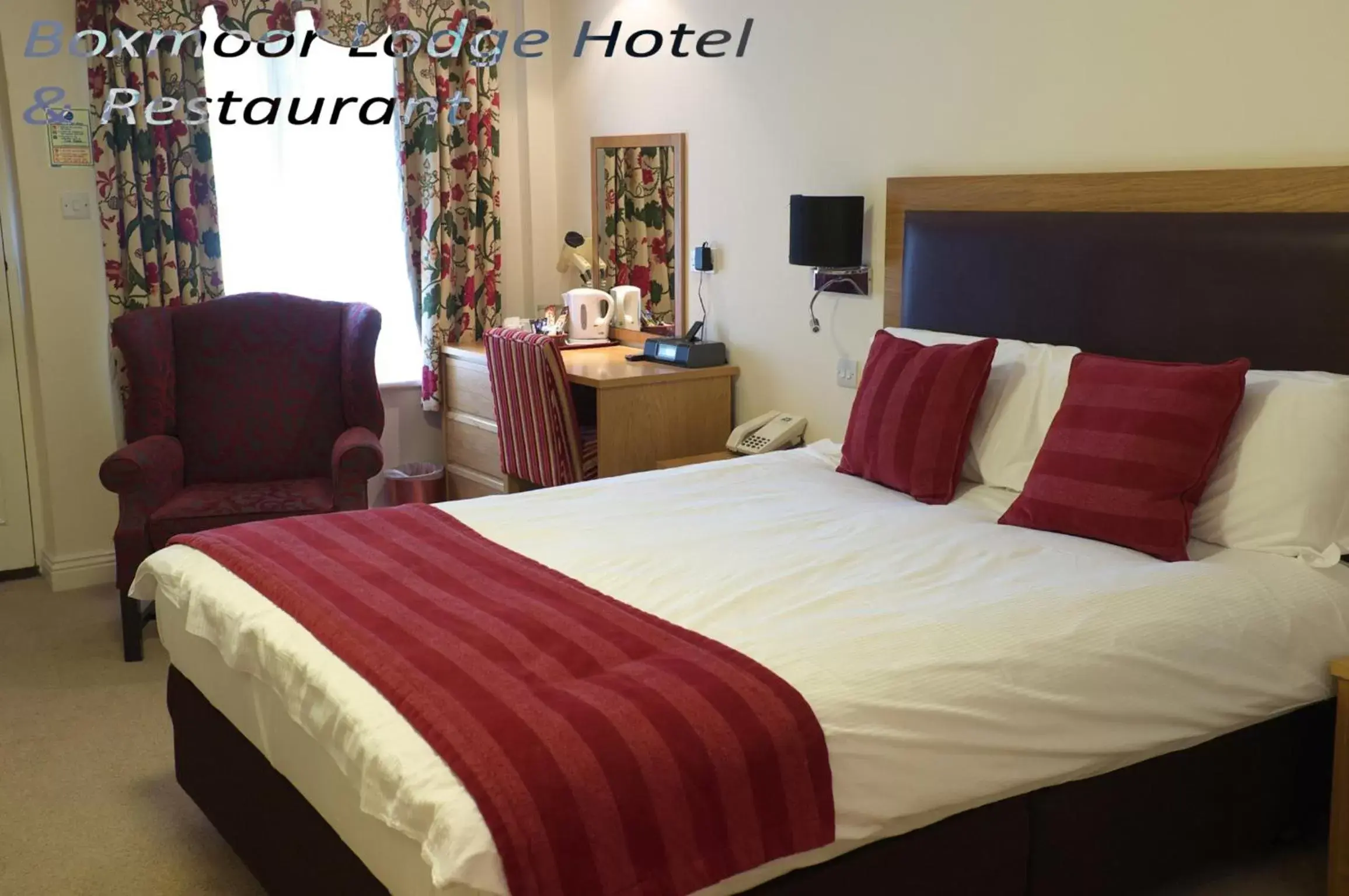 Photo of the whole room, Bed in Boxmoor Lodge Hotel