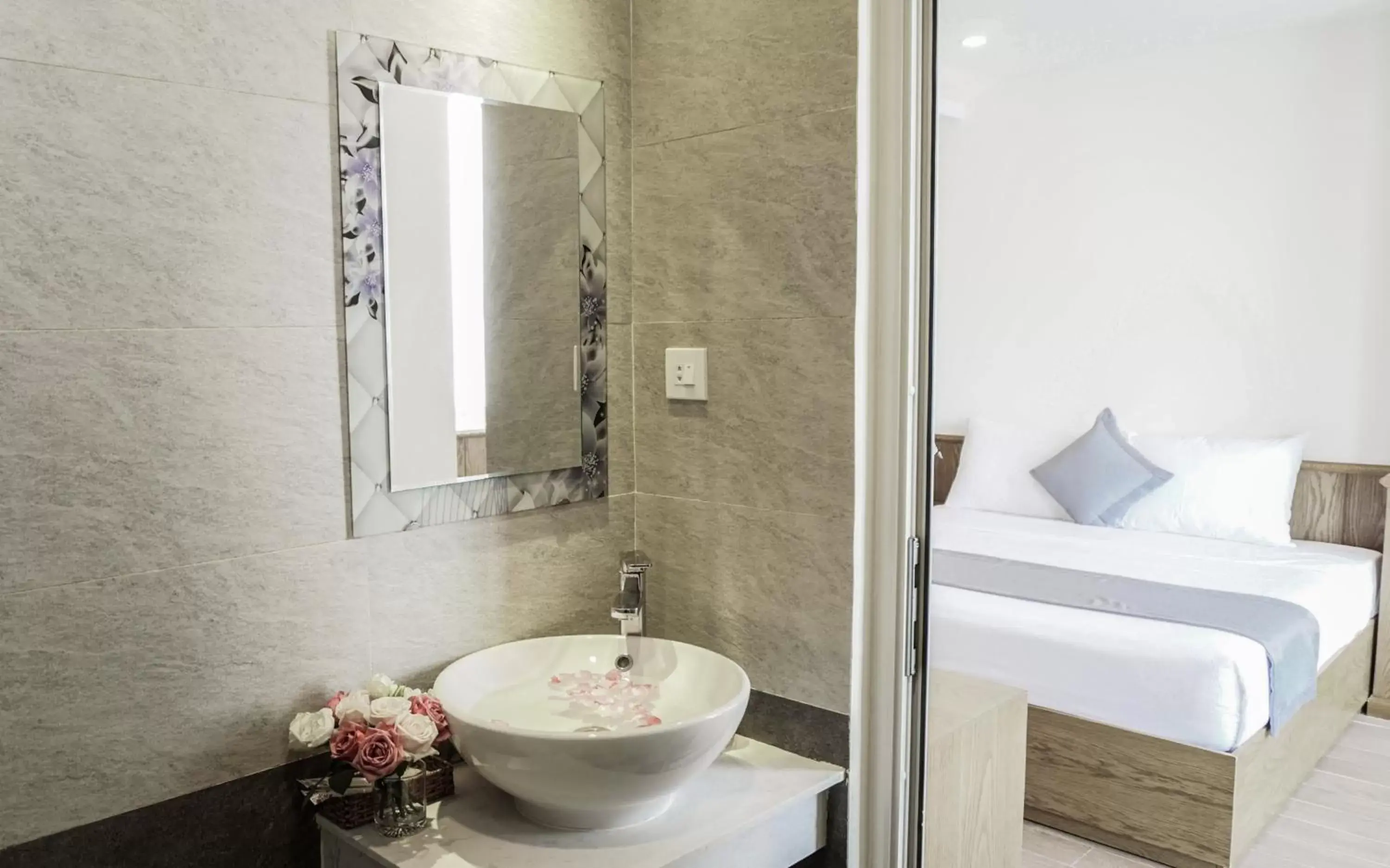 Bathroom in Glory Nha Trang Hotel