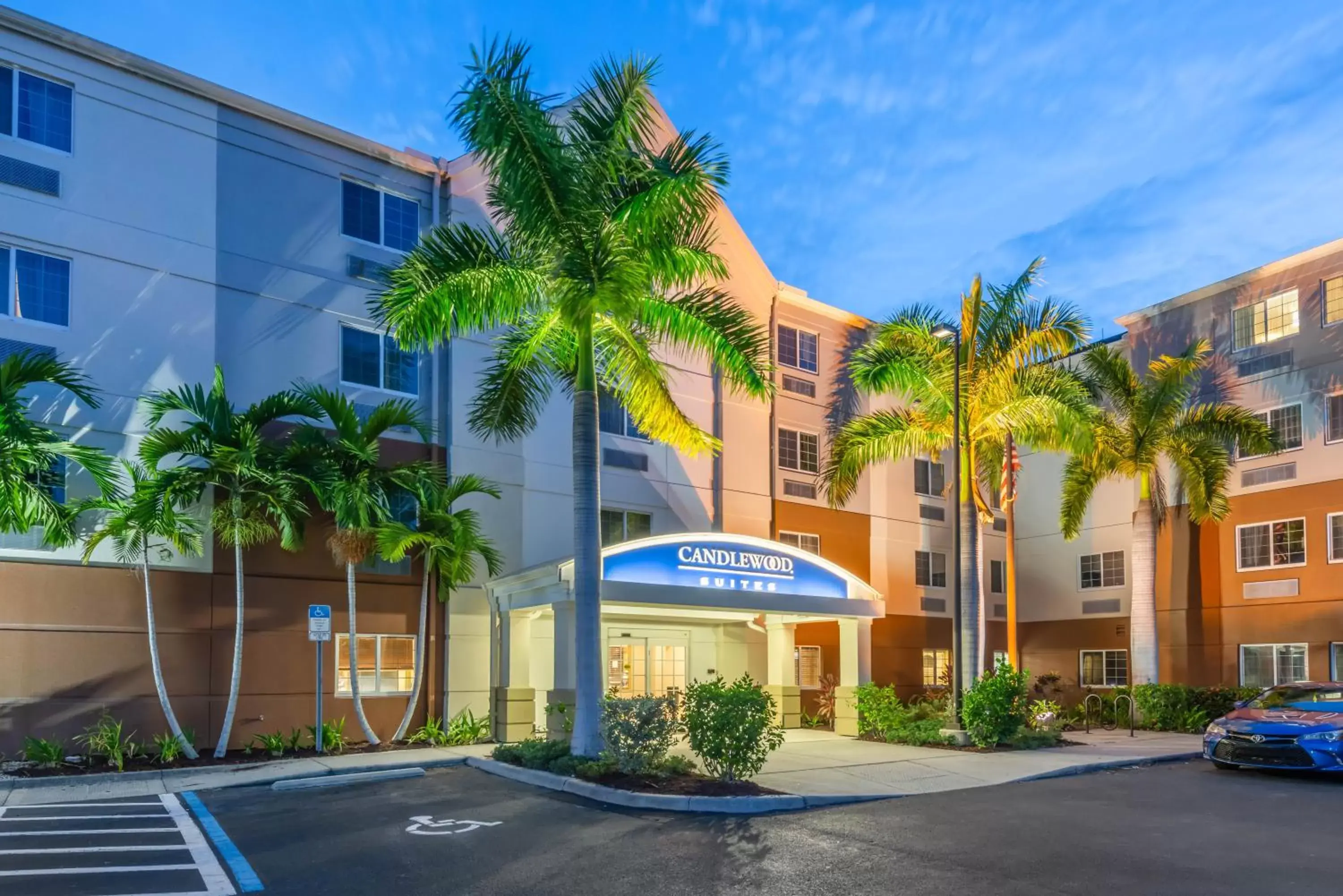 Property Building in Candlewood Suites Fort Myers/Sanibel Gateway, an IHG Hotel