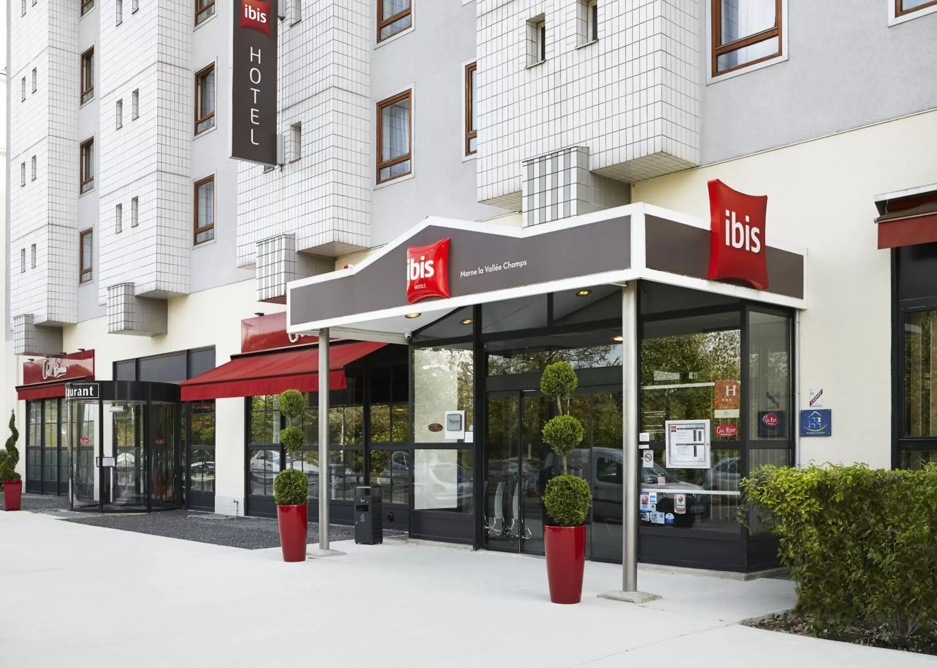 Facade/entrance in ibis Marne La Vallee Champs-sur-Marne