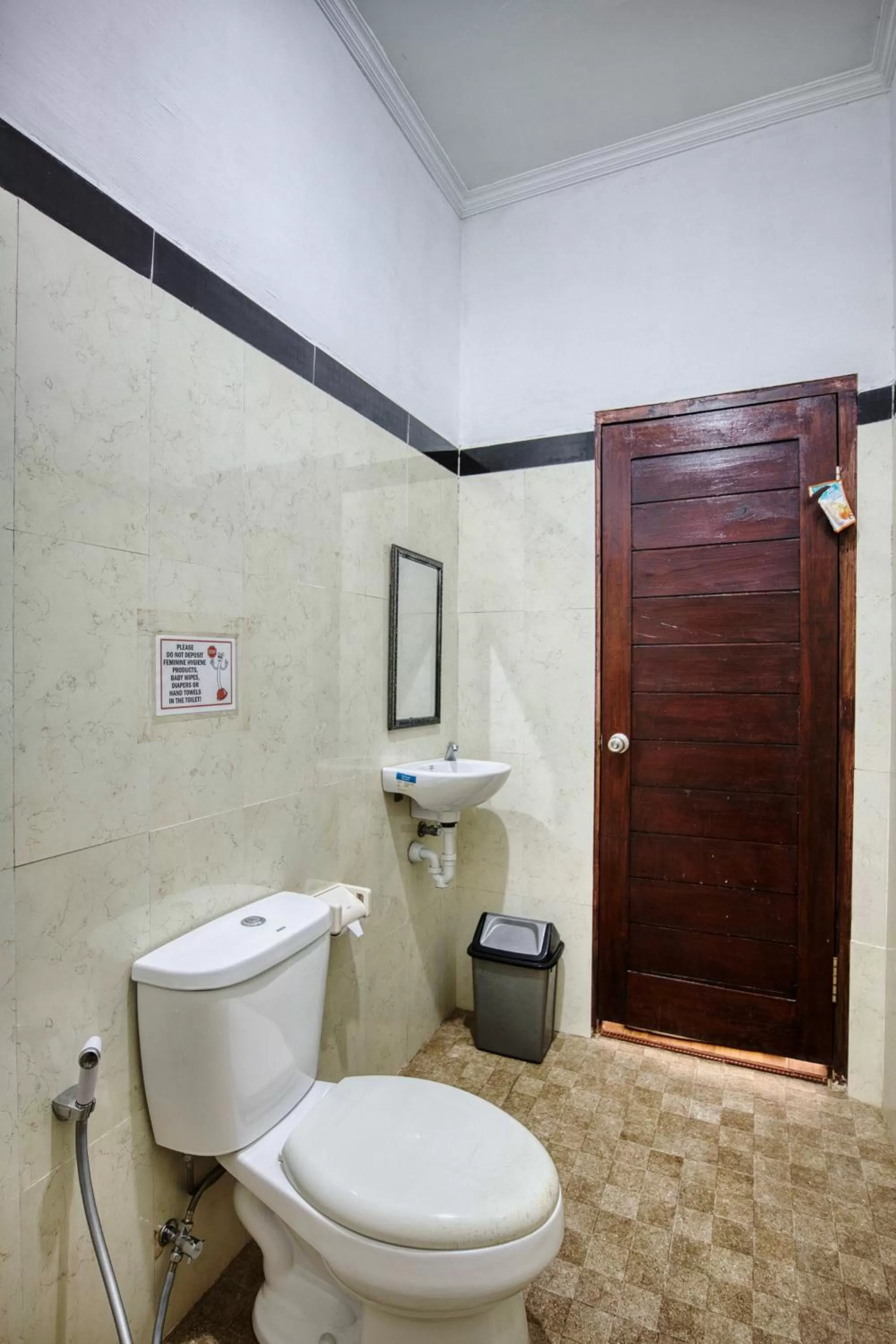 Toilet in Toro Cottage