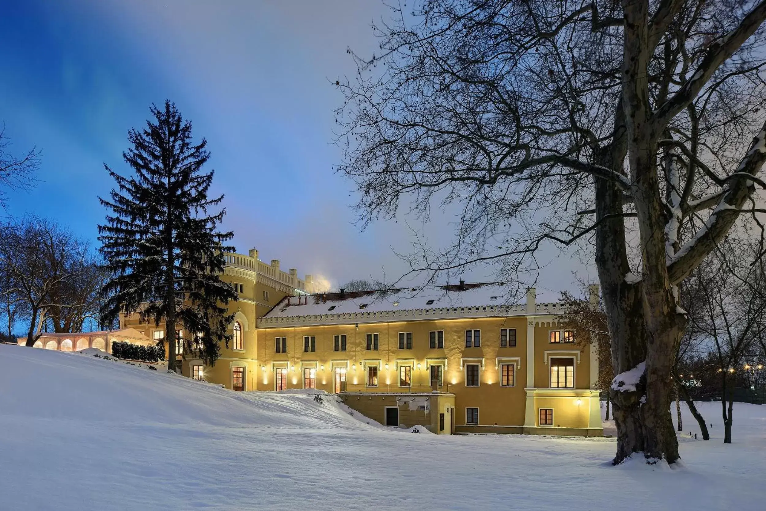 Facade/entrance, Winter in Chateau St. Havel - Wellness Hotel