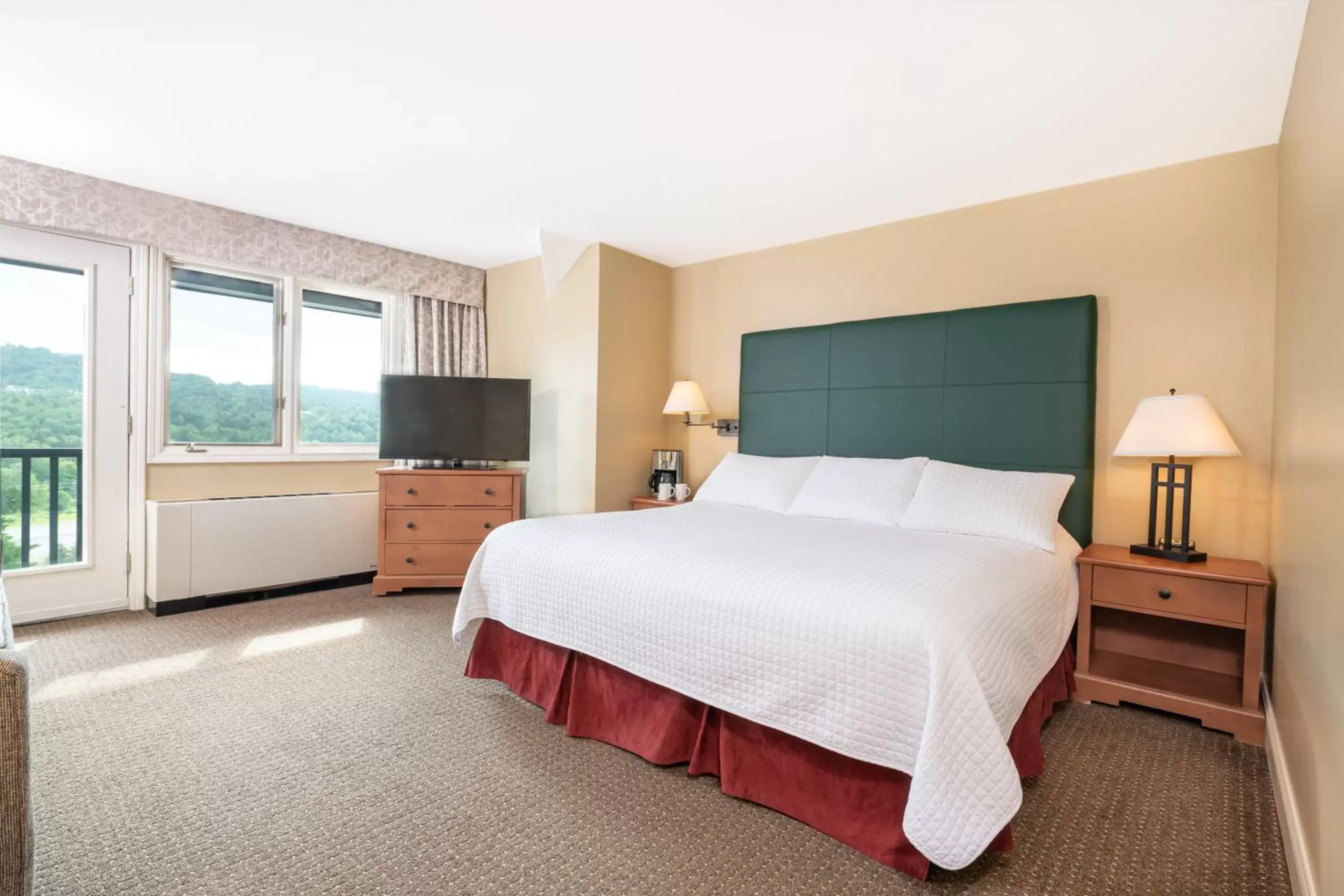 Photo of the whole room, Bed in Grand Summit Resort