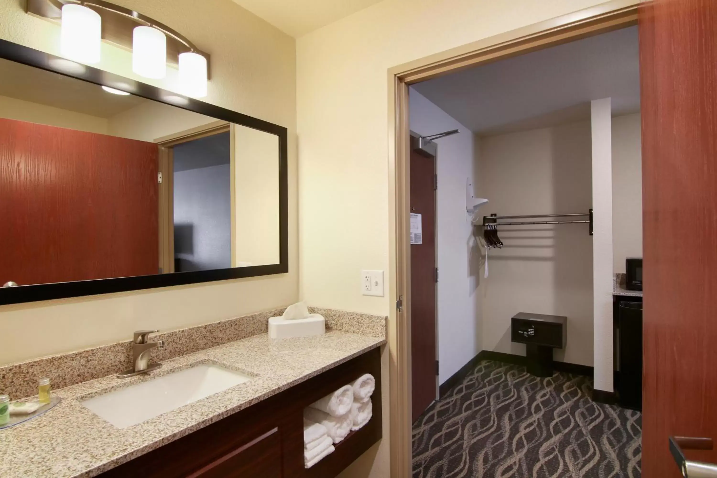 Bathroom in Cobblestone Inn & Suites - Menomonie/UW-Stout