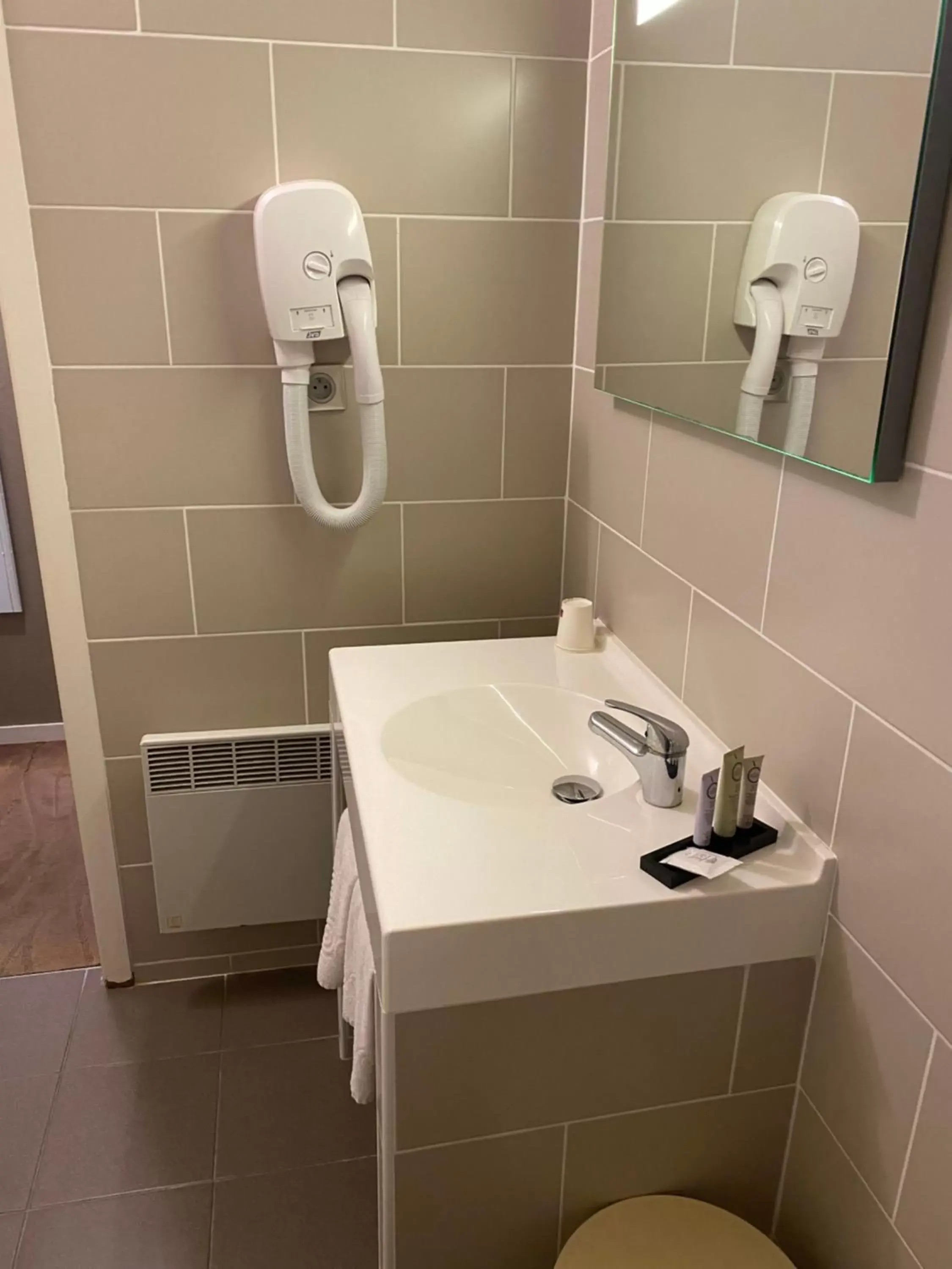 Bathroom in Hotel Normandy