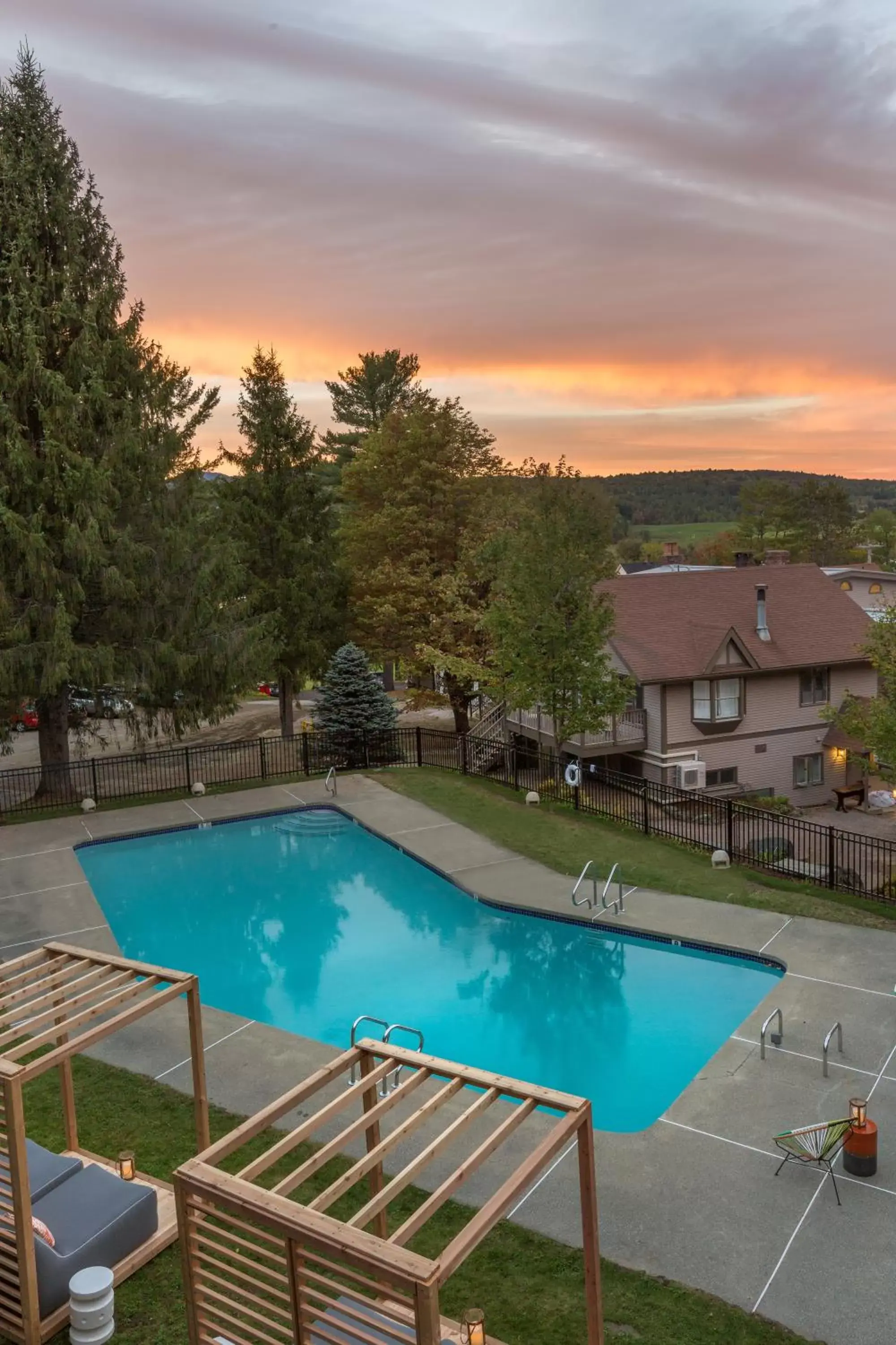 Pool view, Sunrise/Sunset in Field Guide Lodge