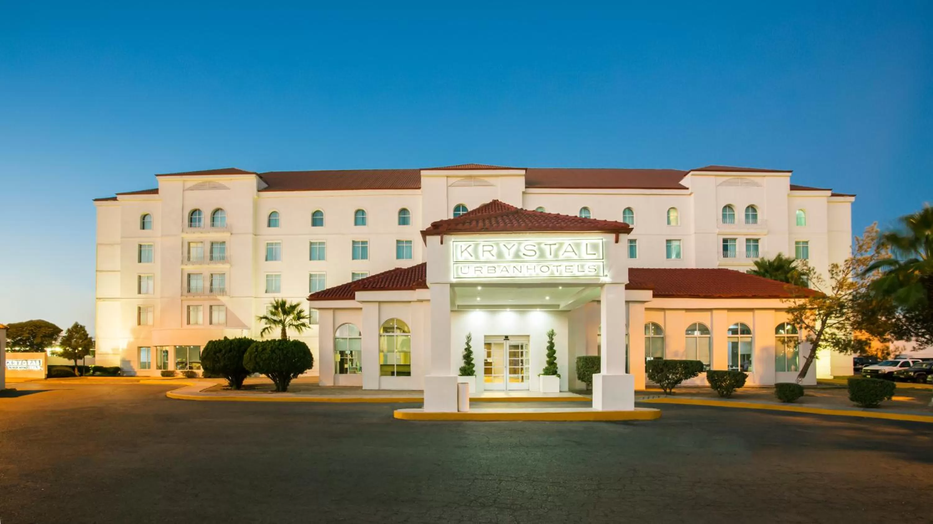 Facade/entrance in Krystal Urban Ciudad Juarez by US Consulate