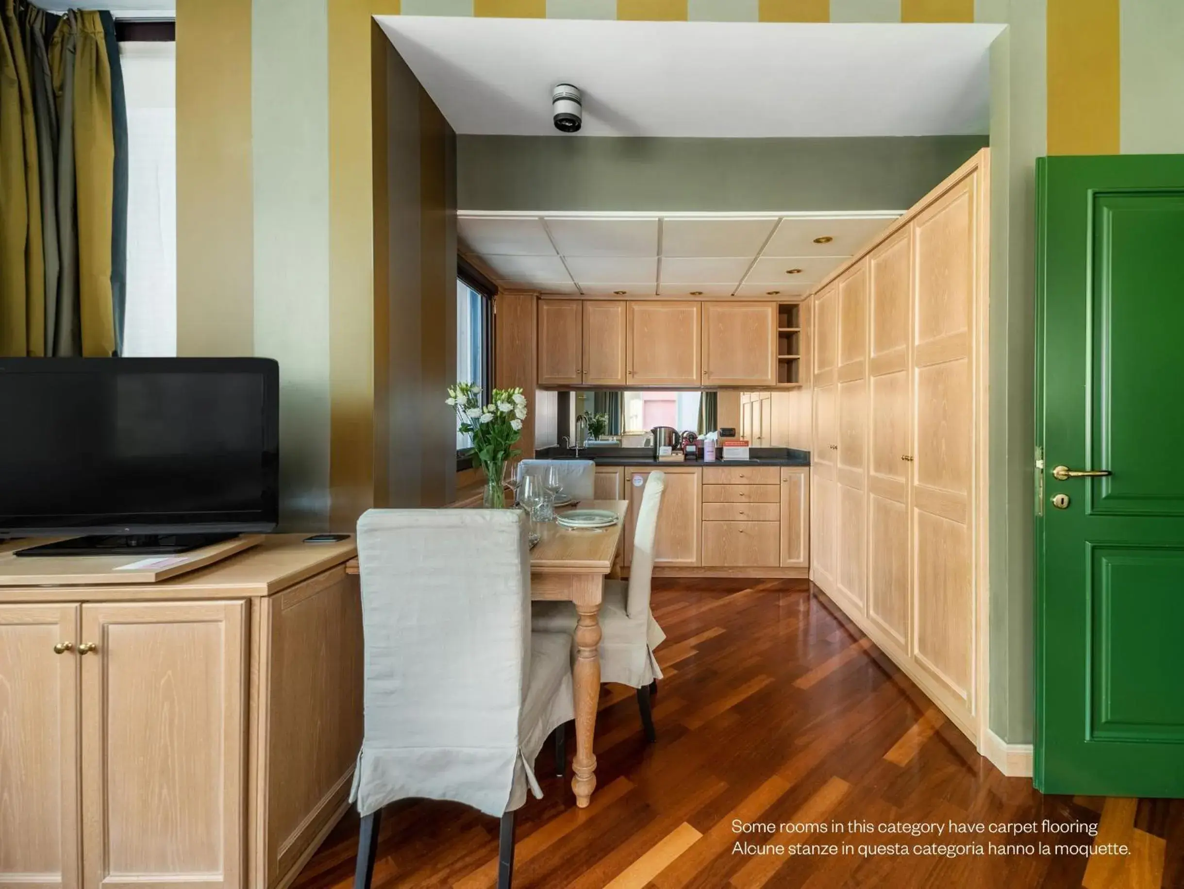 Dining area, Kitchen/Kitchenette in numa l Camperio Rooms & Apartments