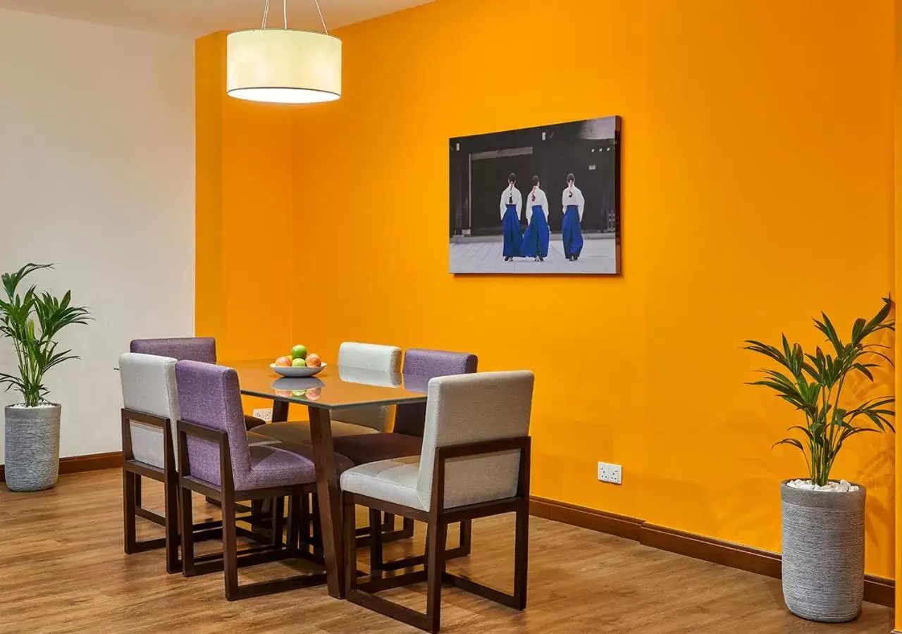Dining Area in Ramada Hotel, Suites and Apartments by Wyndham Dubai JBR