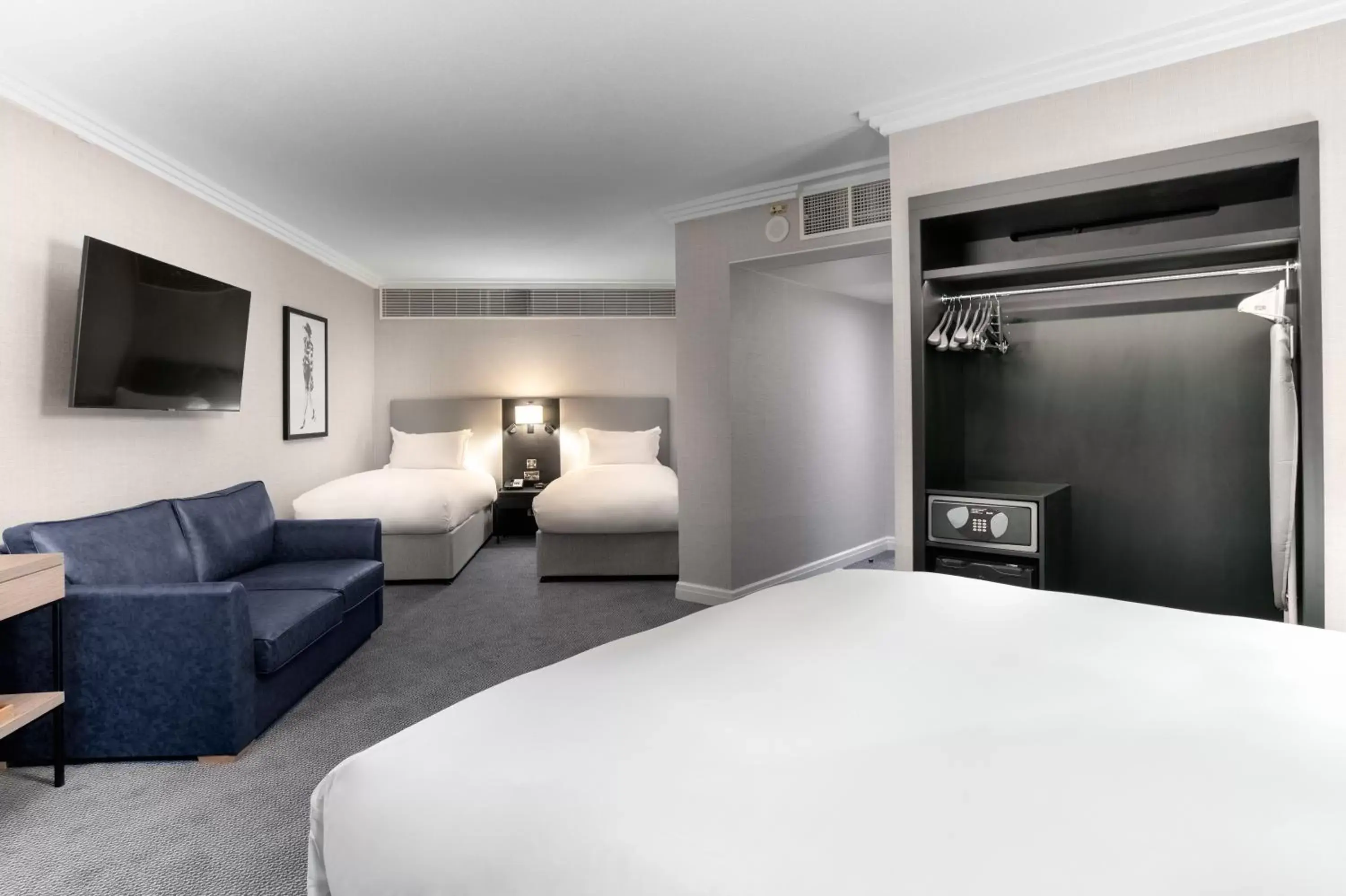 Bed in Sofitel London Gatwick