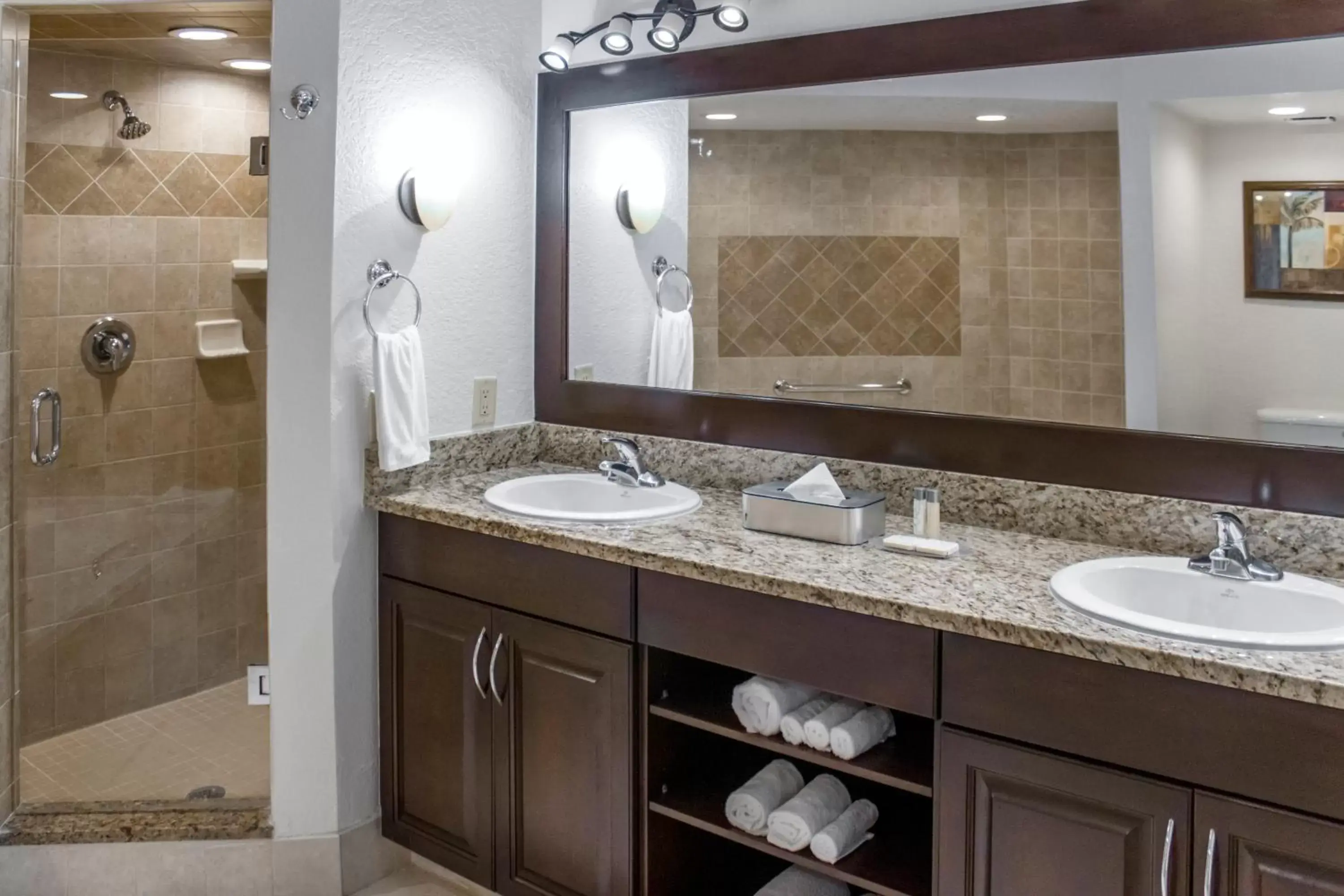 Bathroom in Polynesian Isles Resort