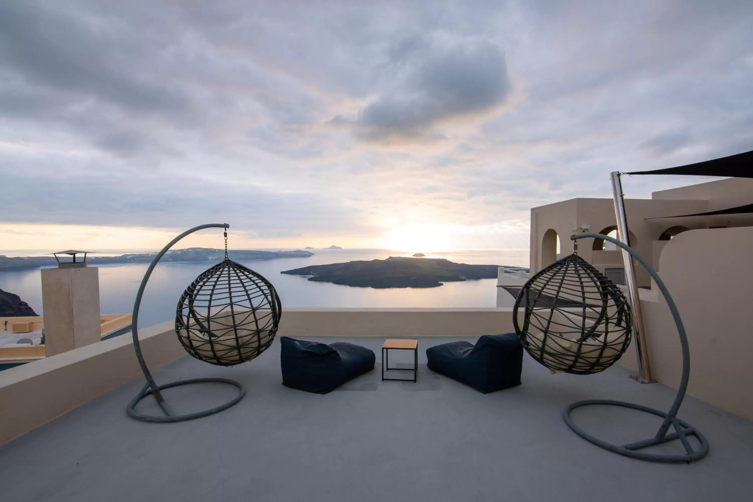 Property building in Caldera Cliff Illusion Property building in Caldera Cliff Illusion
