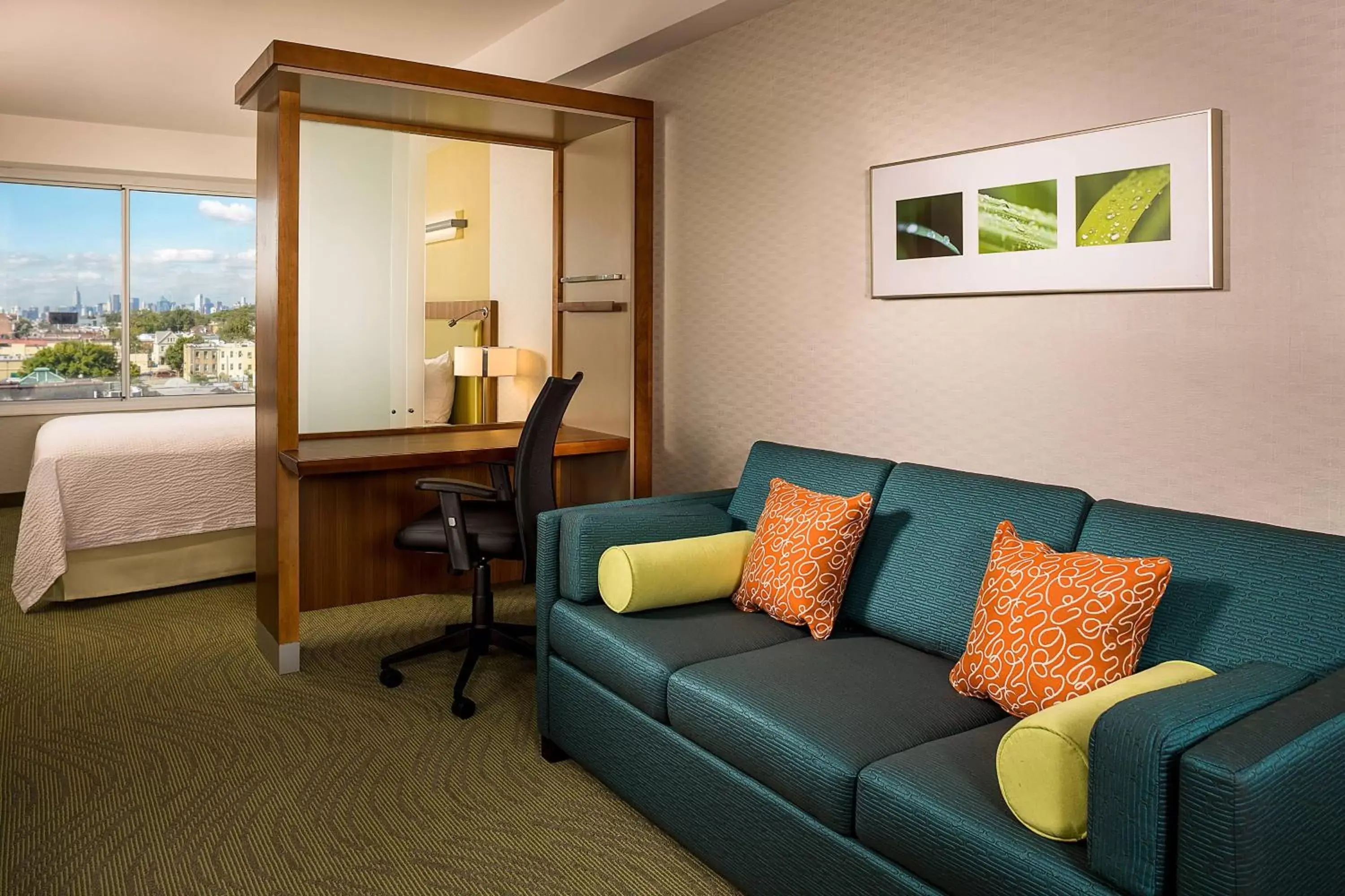 Living room, Seating Area in SpringHill Suites by Marriott New York LaGuardia Airport
