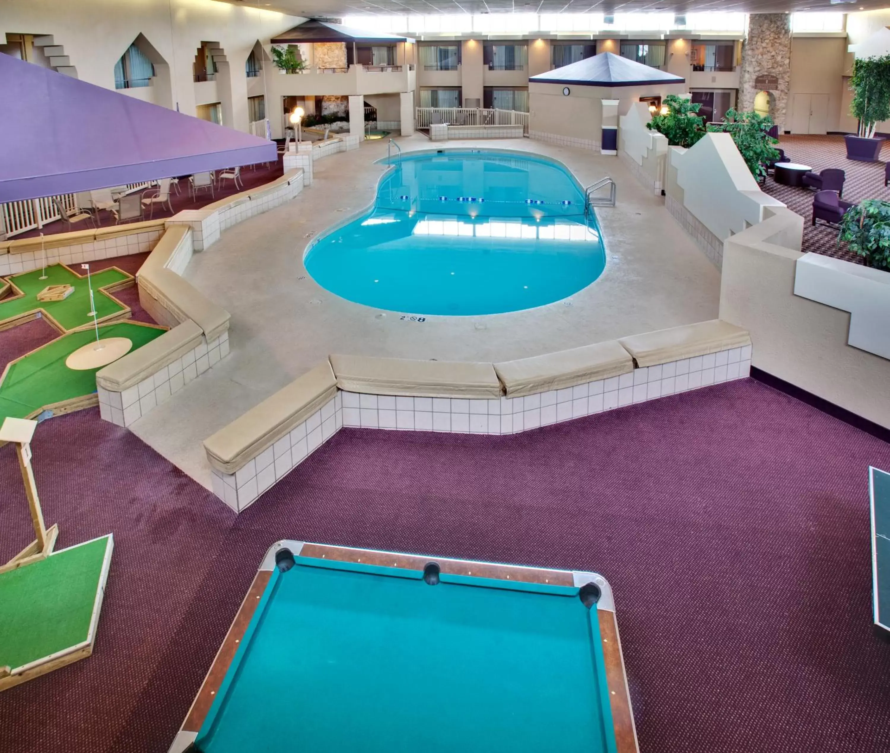 Billiard, Pool View in Ramada by Wyndham Midtown Grand Island