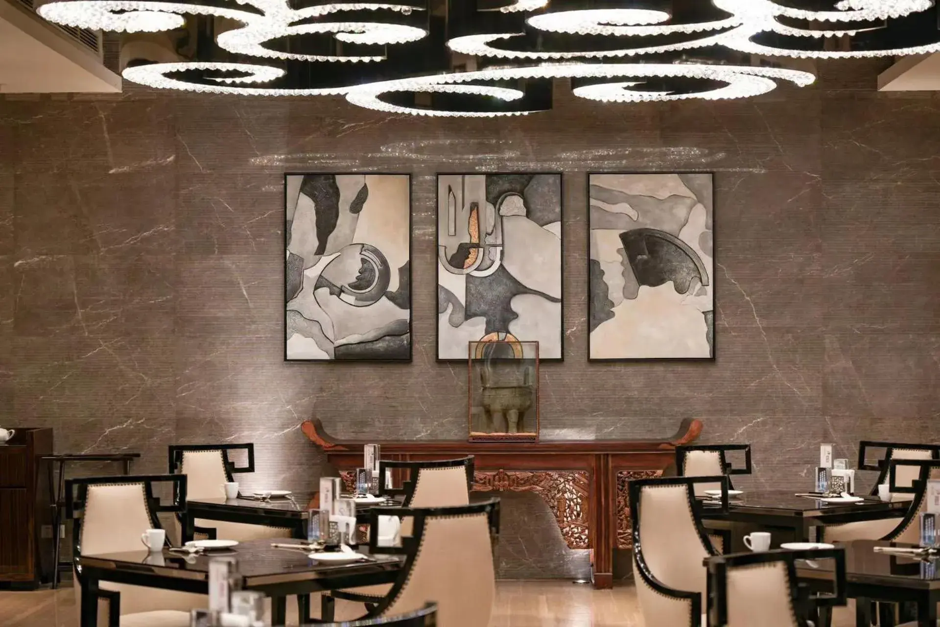 Restaurant/places to eat in Crowne Plaza Xi'an by IHG Restaurant/places to eat in Crowne Plaza Xi'an by IHG